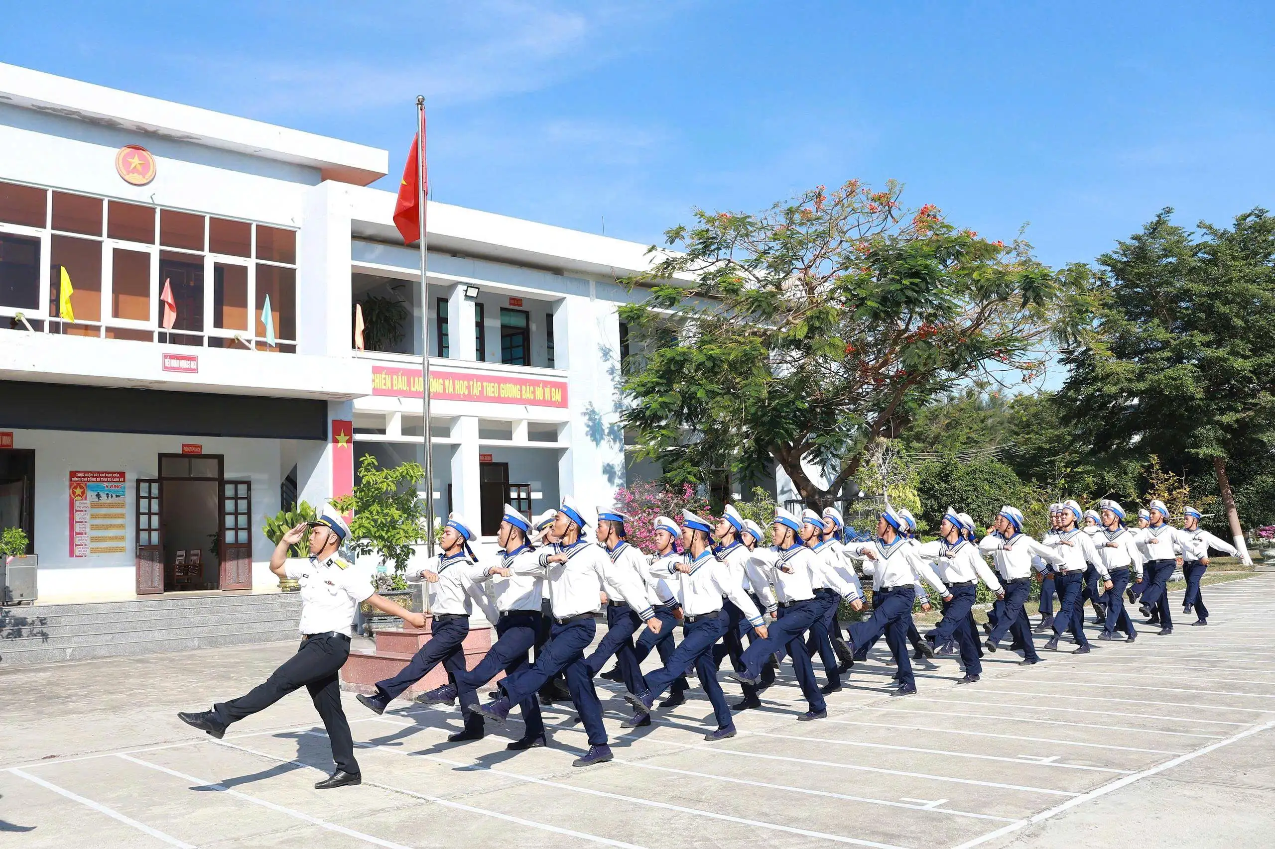 Vùng 4 Hải quân tổ chức hội thao đại đội huấn luyện chiến sĩ mới giỏi năm 2026