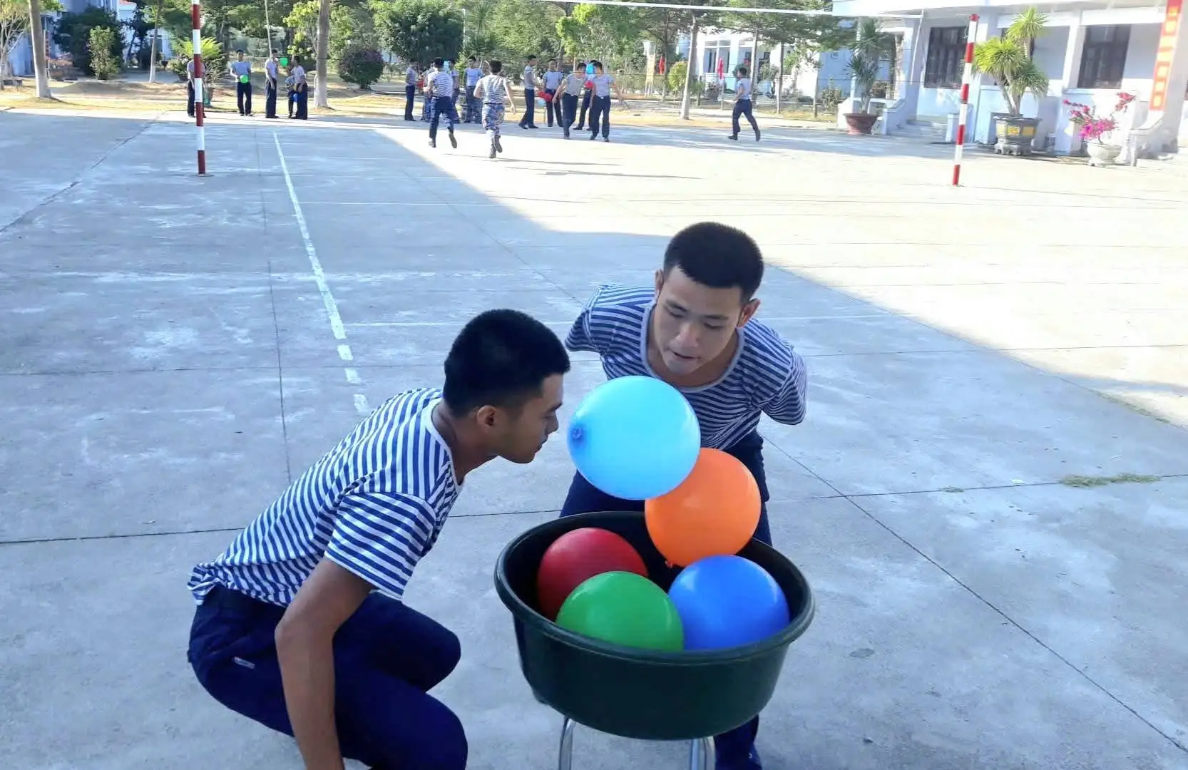 Từ đất liền đến đảo xa: Vùng 4 Hải quân sôi nổi các hoạt động dịp nghỉ lễ 30/4 và 1/5 9 Từ đất liền đến đảo xa: Vùng 4 Hải quân sôi nổi các hoạt động dịp nghỉ lễ 30/4 và 1/5