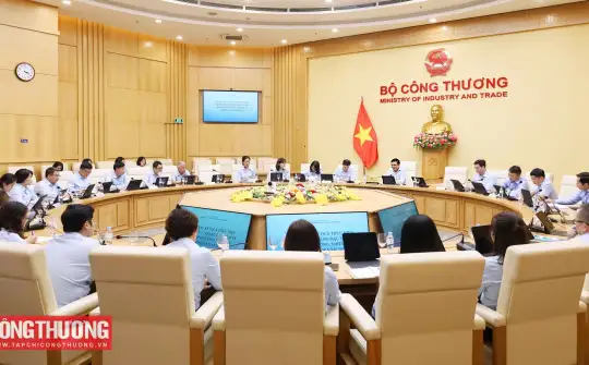 Bộ trưởng Lê Mạnh Hùng: Vụ Kế hoạch, Tài chính và Quản lý doanh nghiệp khẩn trương rà soát, tinh gọn quy trình nhằm giảm chi phí thời gian cho người dân