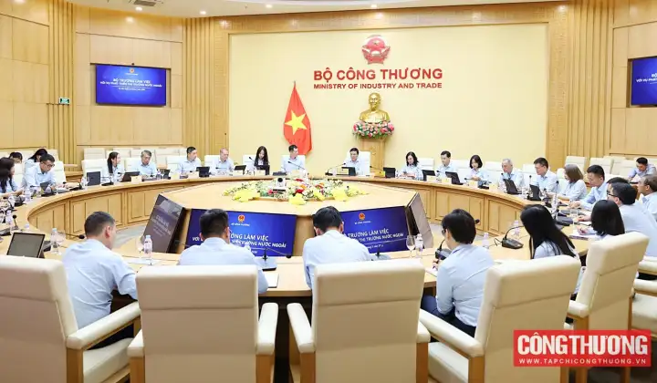 Bộ trưởng Lê Mạnh Hùng: Vụ Phát triển thị trường nước ngoài cần tăng cường năng lực dự báo, nâng cao hiệu quả hệ thống thương vụ
