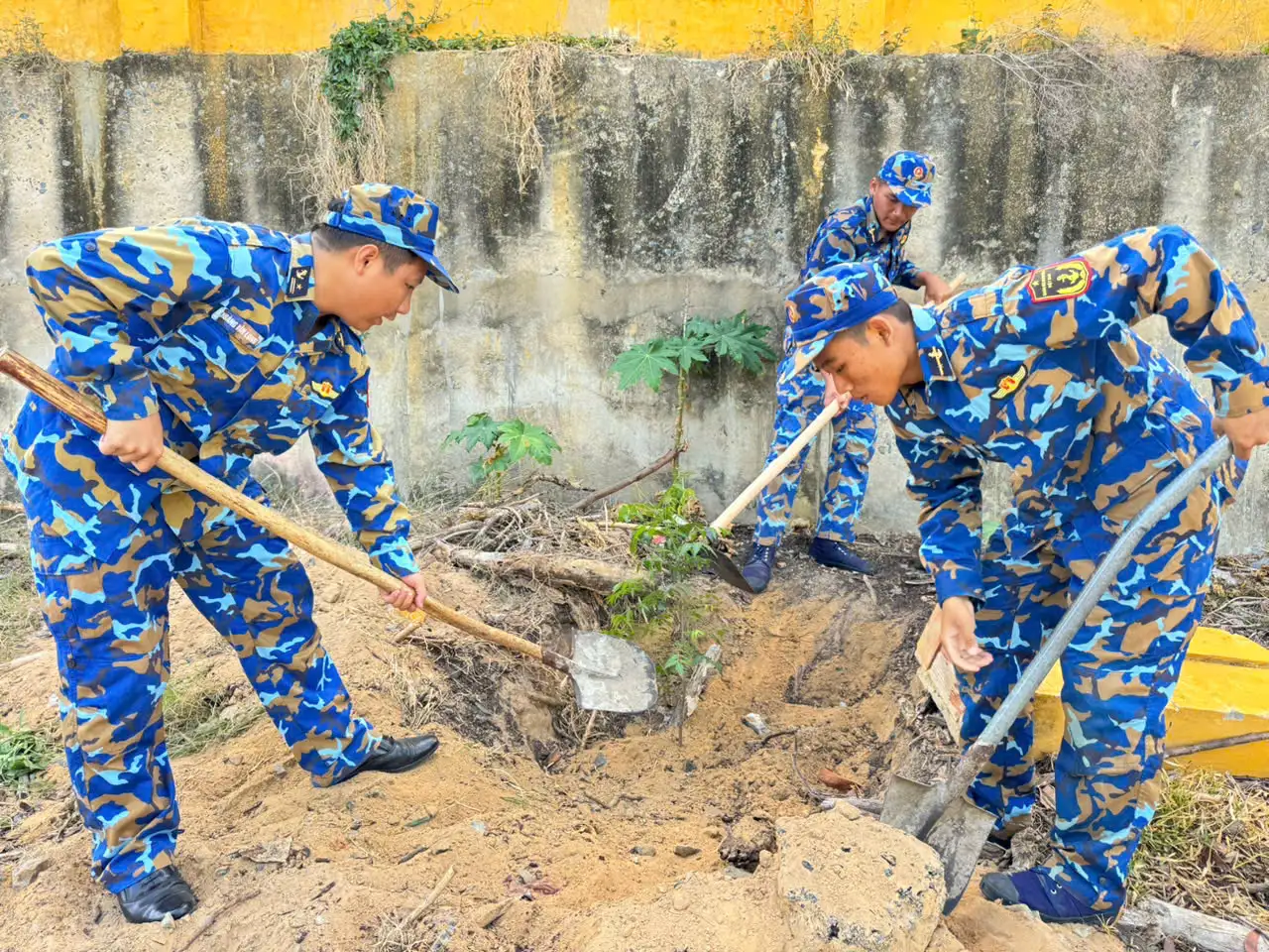 Tiểu đoàn 458 phát động Tết trồng cây “Đời đời nhớ ơn Bác Hồ” 2 Tiểu đoàn 458 phát động Tết trồng cây “Đời đời nhớ ơn Bác Hồ”