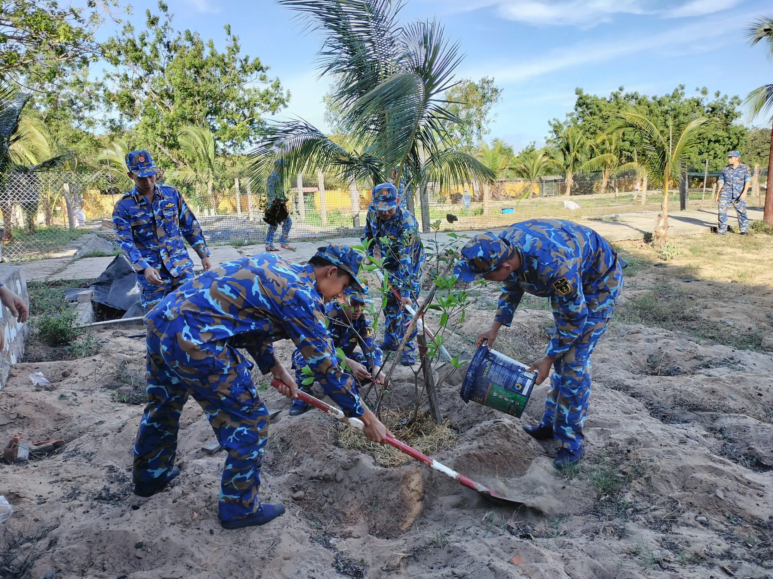 Trung tâm Bảo đảm Kỹ thuật 719 tổ chức “Tết trồng cây đời đời nhớ ơn Bác Hồ” 4 Trung tâm Bảo đảm Kỹ thuật 719 tổ chức “Tết trồng cây đời đời nhớ ơn Bác Hồ”