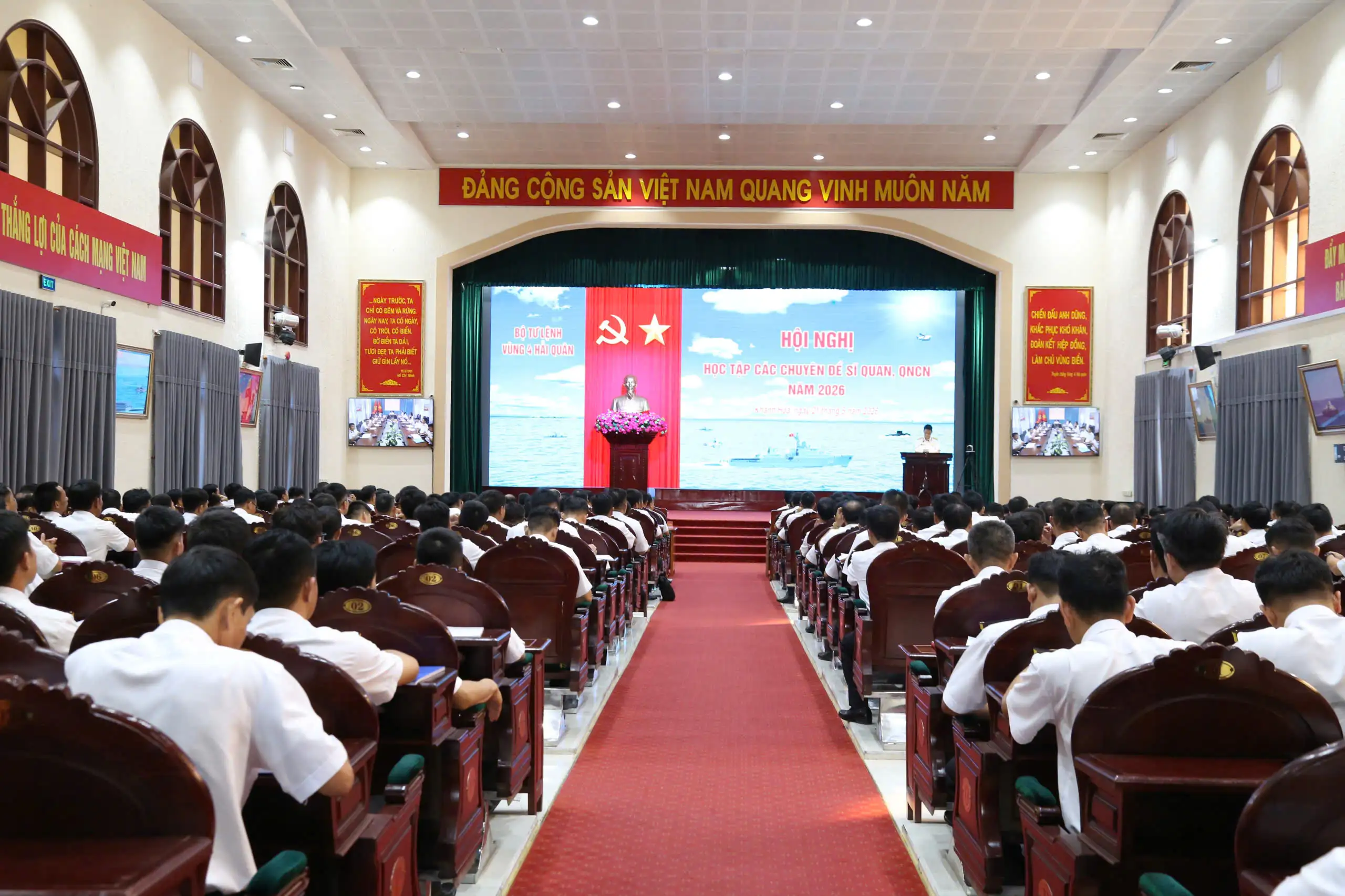 Vùng 4 Hải quân tổ chức Hội nghị học tập các chuyên đề cho sĩ quan, quân nhân chuyên nghiệp năm 2026