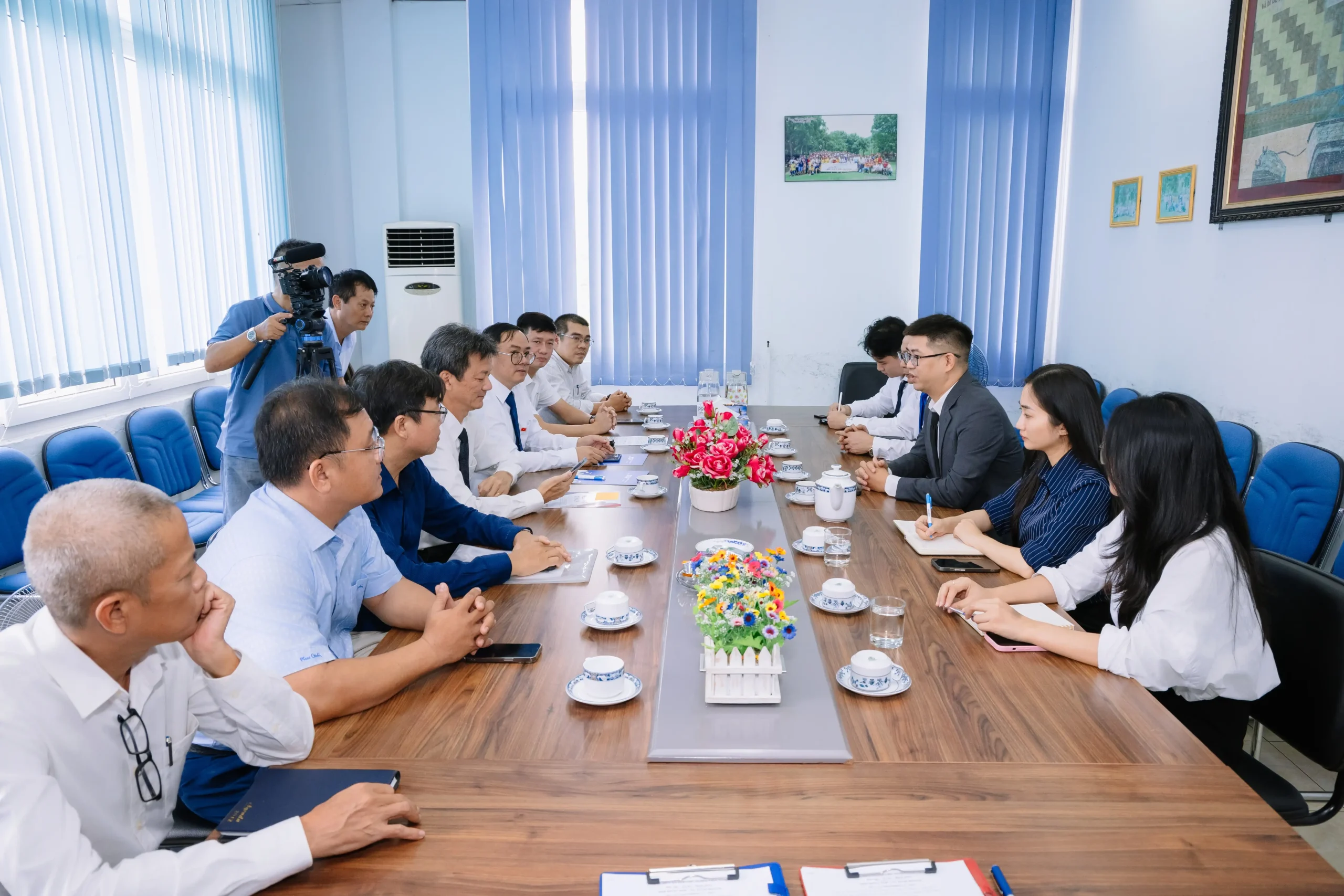 Lễ ký kết hợp tác chiến lược giữa Saigon Postel (SPT) và Naiscorp Robotics