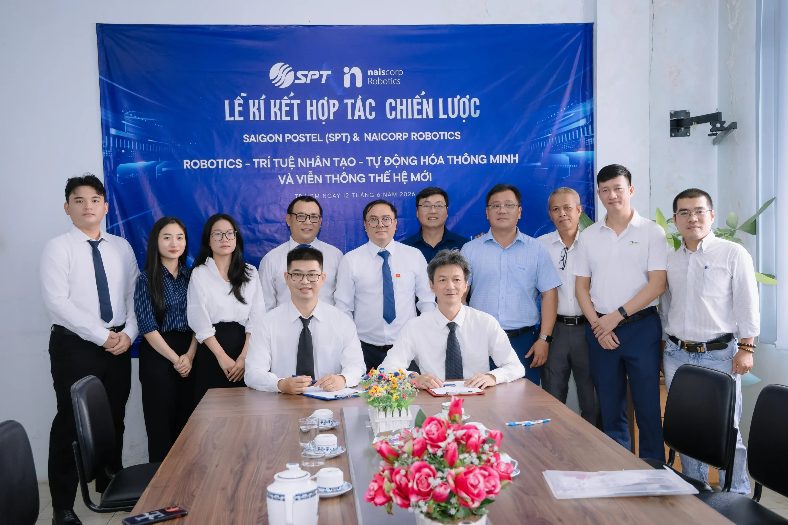 Lễ ký kết hợp tác chiến lược giữa Saigon Postel (SPT) và Naiscorp Robotics