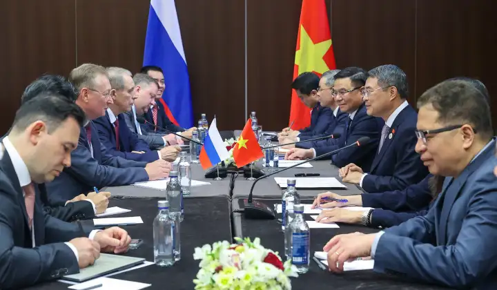 Bộ trưởng Bộ Công Thương Lê Mạnh Hùng tháp tùng Thủ tướng Chính phủ Lê Minh Hưng tham dự Hội nghị Cấp cao kỷ niệm 35 năm quan hệ ASEAN – Nga và thúc đẩy hợp tác năng lượng chiến lược Việt Nam – Liên bang Nga