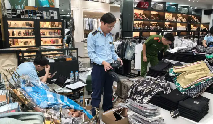 Quản lý thị trường xử lý trên 1.500 vụ xâm phạm sở hữu trí tuệ trong cao điểm