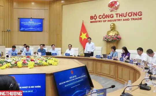 Bộ trưởng Lê Mạnh Hùng chủ trì buổi làm việc giữa Bộ Công Thương, Bộ Tài chính, Bộ Nông nghiệp và Môi trường về thúc đẩy xuất khẩu
