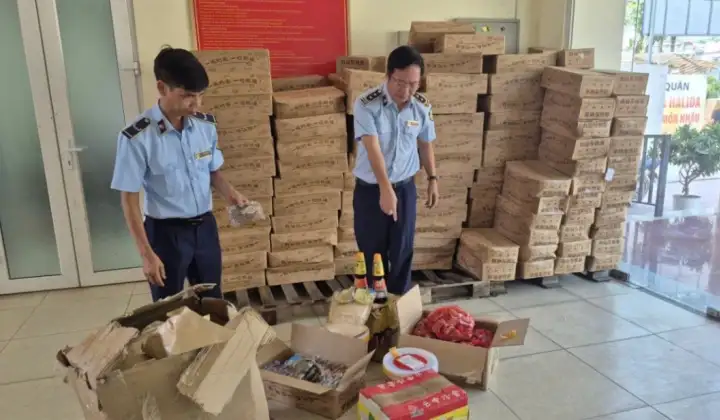 Hà Nội tiêu hủy lô thực phẩm nhập lậu trị giá hơn 328 triệu đồng