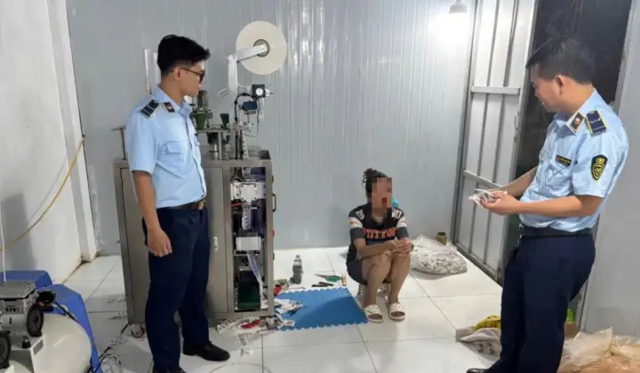 Hà Nội tăng cường giám sát thương mại điện tử, phát hiện cơ sở sản xuất thực phẩm giả quy mô lớn