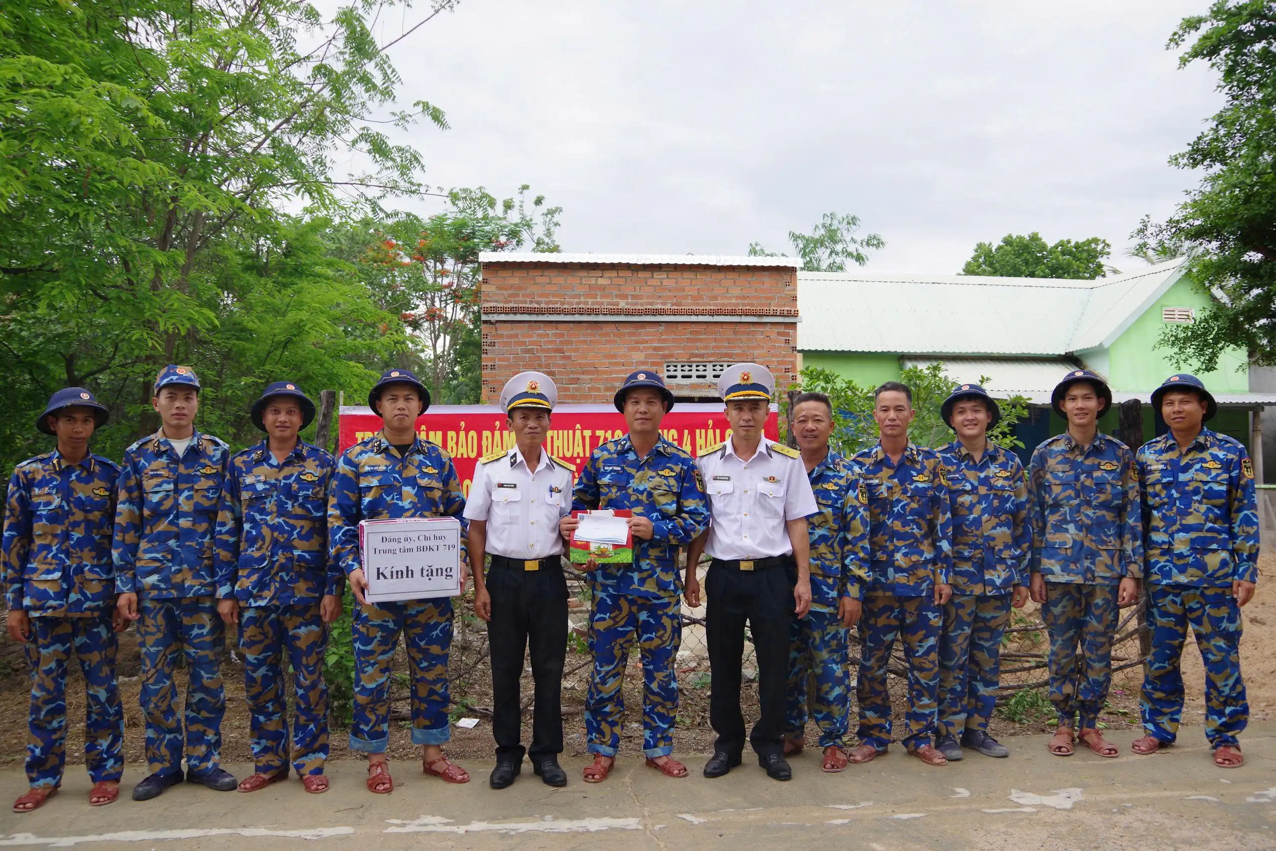Trung tâm Bảo đảm kỹ thuật 719 đẩy nhanh tiến độ xây nhà cho nhân dân 1 Trung tâm Bảo đảm kỹ thuật 719 đẩy nhanh tiến độ xây nhà cho nhân dân
