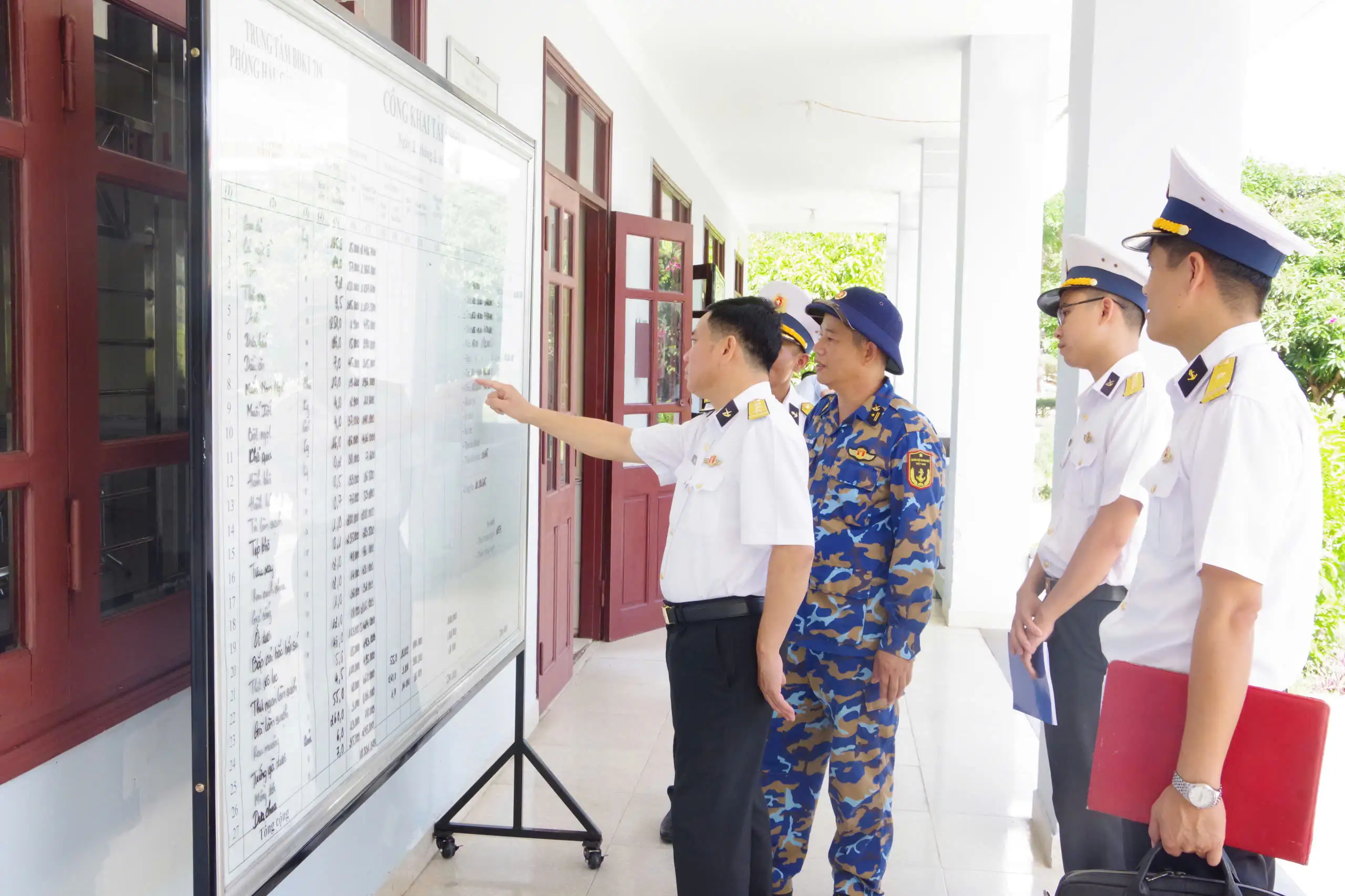 Cục Hậu cần – Kỹ thuật Hải quân kiểm tra kết quả thực hiện công tác Hậu cần – Kỹ thuật 5 năm (2021-2025) tại Trung tâm Bảo đảm Kỹ thuật 719