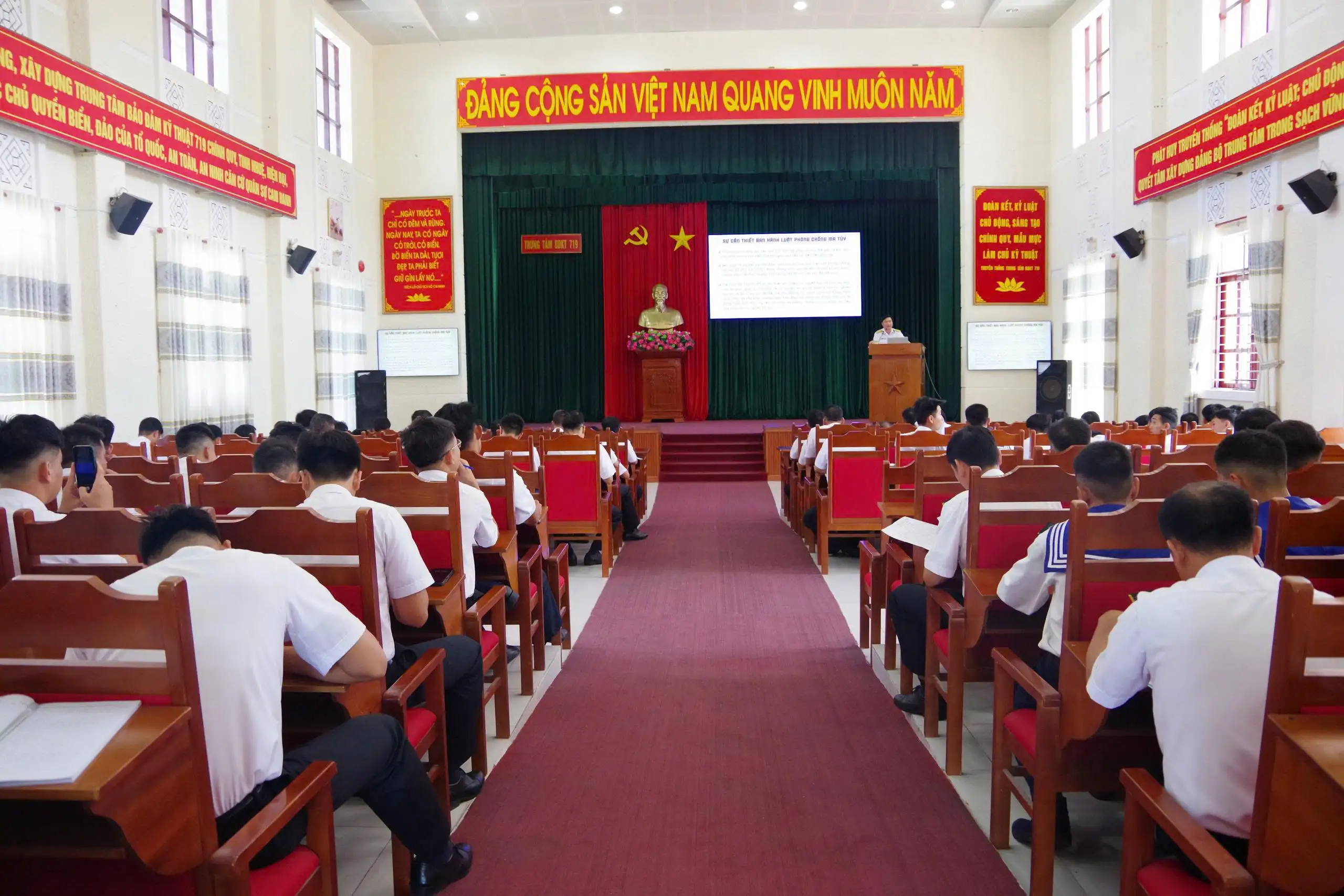 Trung tâm Bảo đảm kỹ thuật 719, Vùng 4 Hải quân phối hợp phổ biến, giáo dục pháp luật năm 2026 2 Trung tâm Bảo đảm kỹ thuật 719, Vùng 4 Hải quân phối hợp phổ biến, giáo dục pháp luật năm 2026
