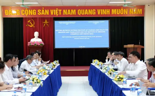 Thúc đẩy hợp tác công nghiệp, thương mại và năng lượng Việt Nam – Lào đi vào thực chất