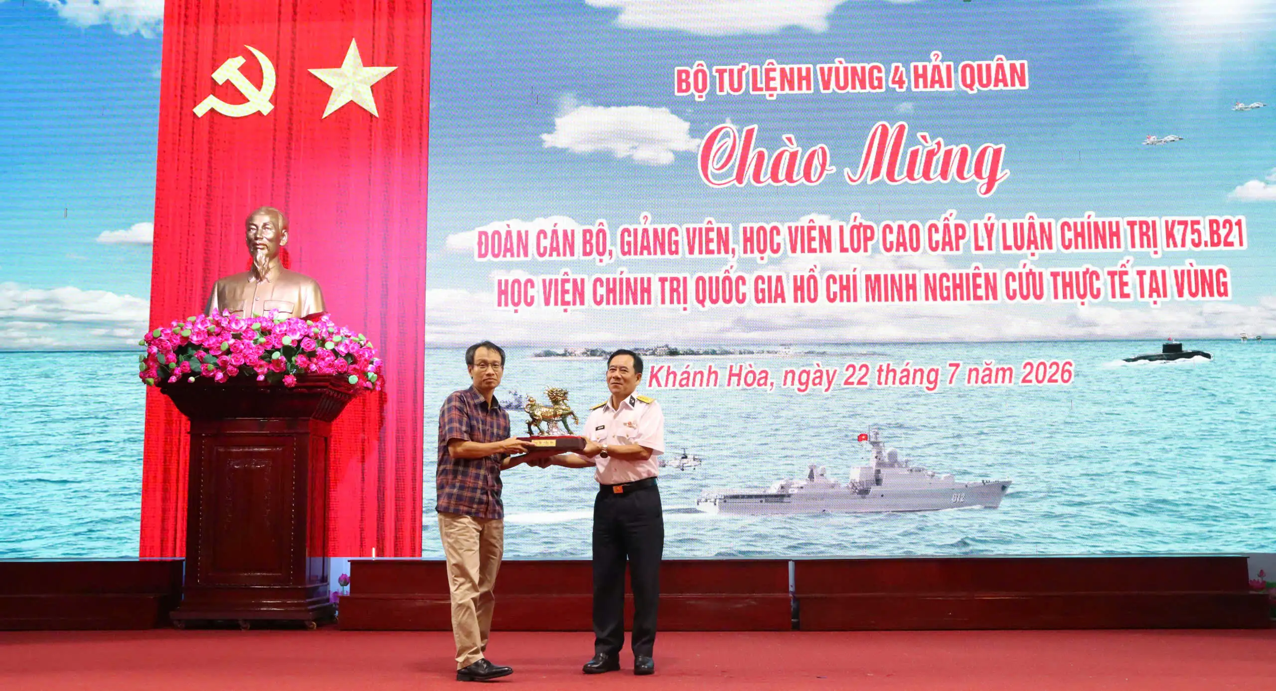 Đoàn cán bộ, giảng viên, học viên Học viện Chính trị Quốc gia Hồ Chí Minh tham quan, nghiên cứu, thực tế tại Vùng 4 1 Đoàn cán bộ, giảng viên, học viên Học viện Chính trị Quốc gia Hồ Chí Minh tham quan, nghiên cứu, thực tế tại Vùng 4