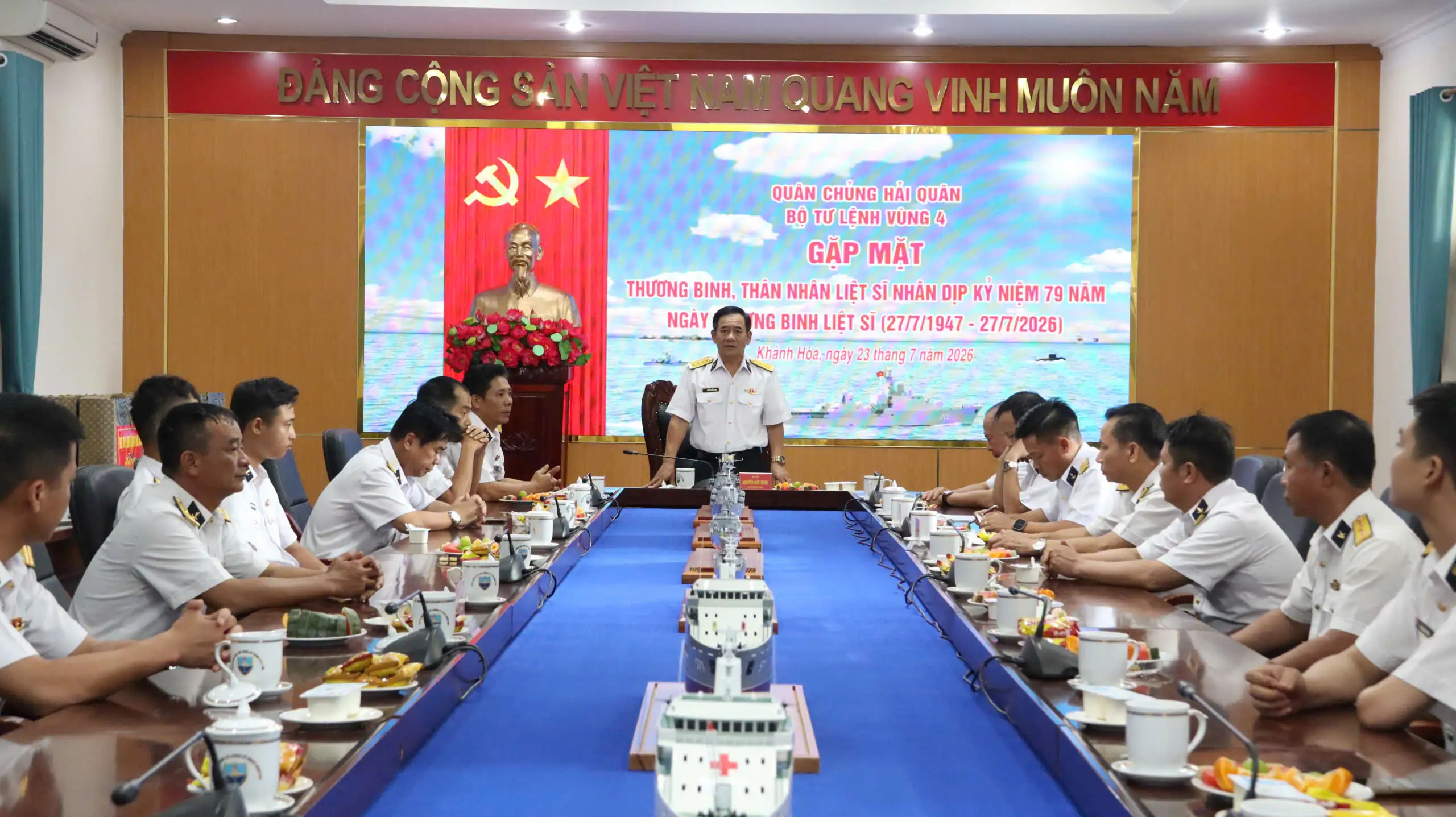 Vùng 4 Hải quân: Gặp mặt, tặng quà tri ân các thương binh, thân nhân liệt sĩ 3 Vùng 4 Hải quân: Gặp mặt, tặng quà tri ân các thương binh, thân nhân liệt sĩ