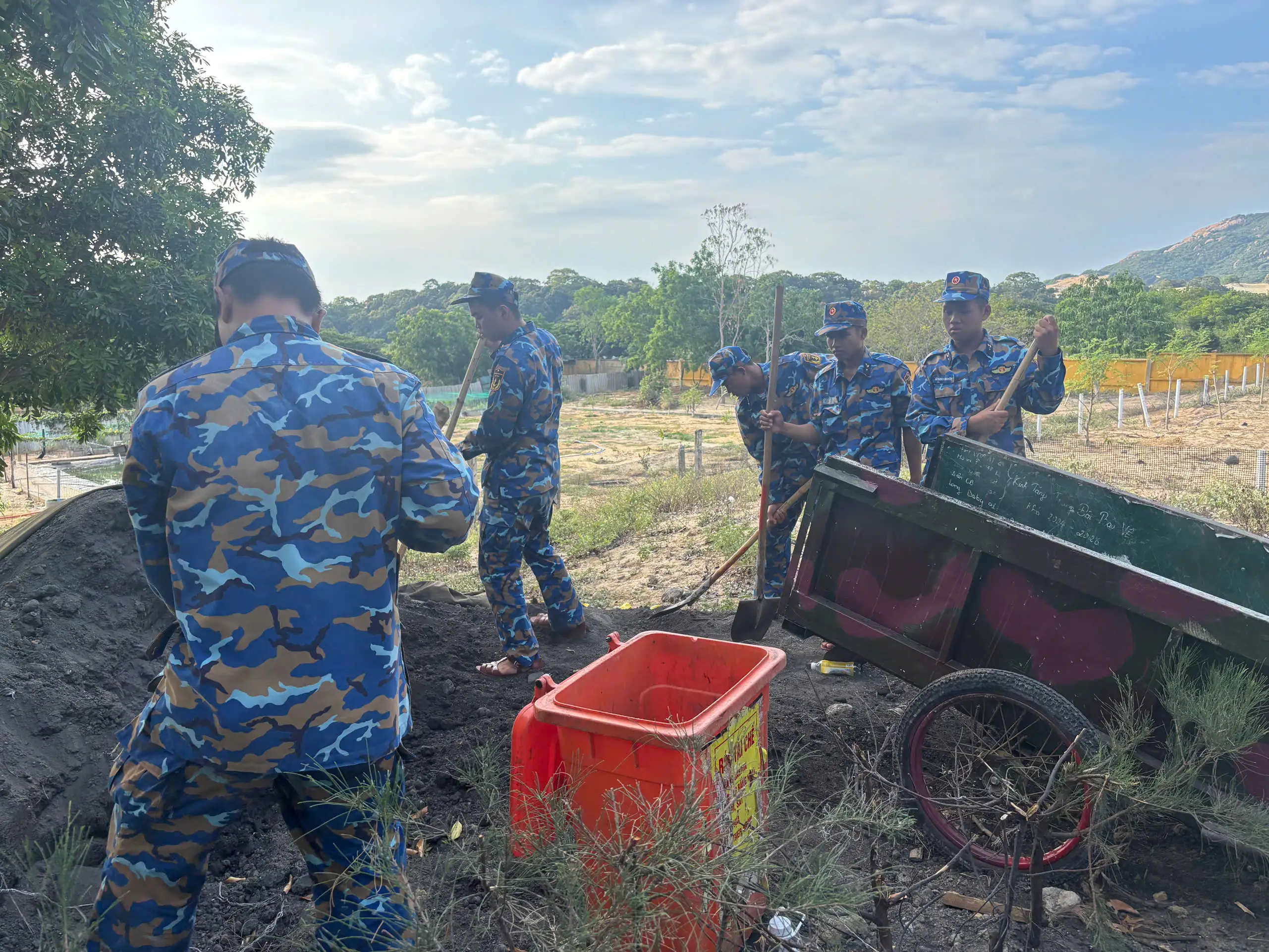 Tuổi trẻ Trung tâm Bảo đảm kỹ thuật 719 ra quân cao điểm thực hiện “Ngày thứ 7 tình nguyện” hưởng ứng Chiến dịch Thanh niên tình nguyện hè năm 2026