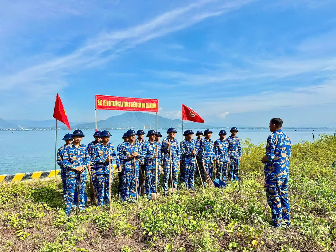 Tiểu đoàn 458 và Tiểu đoàn 455 hưởng ứng “Thứ Bảy tình nguyện, Ngày chủ nhật xanh” – Tri ân các Anh hùng liệt sĩ.