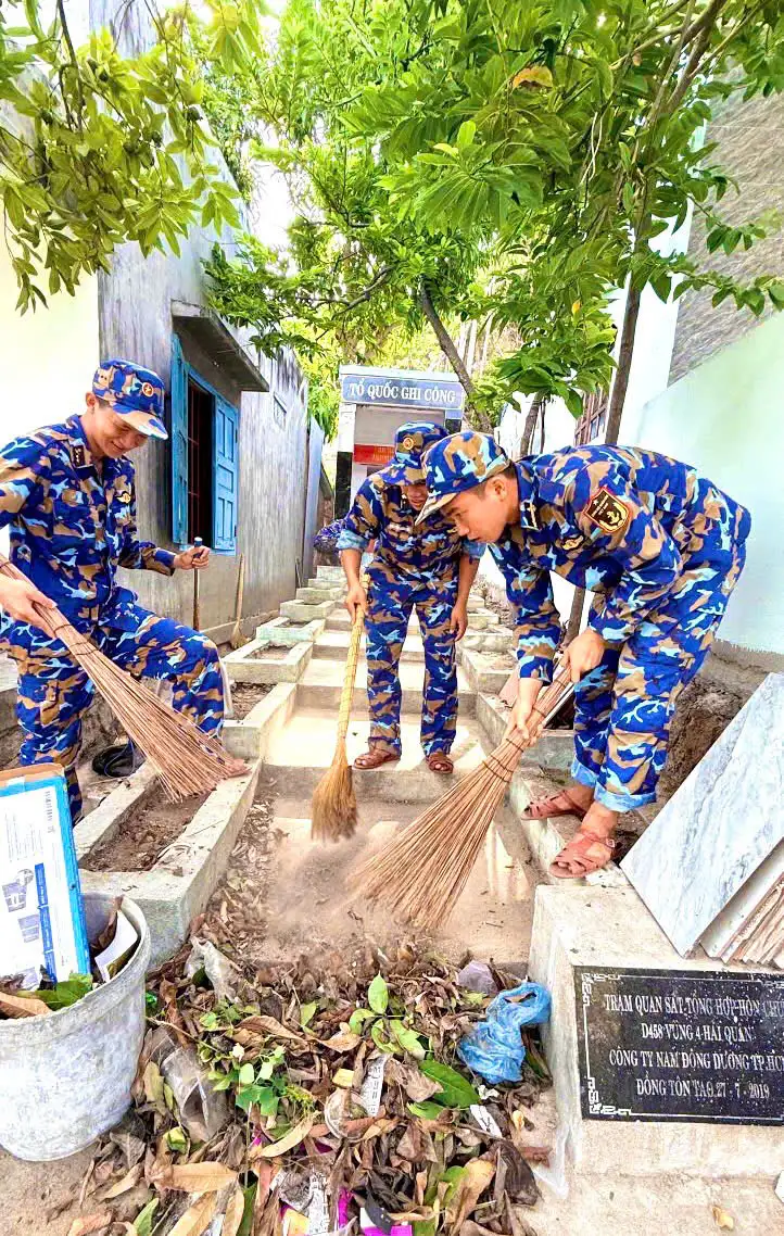 Tiểu đoàn 458 và Tiểu đoàn 455 hưởng ứng “Thứ Bảy tình nguyện, Ngày chủ nhật xanh” - Tri ân các Anh hùng liệt sĩ. 2 Tiểu đoàn 458 và Tiểu đoàn 455 hưởng ứng “Thứ Bảy tình nguyện, Ngày chủ nhật xanh” – Tri ân các Anh hùng liệt sĩ.