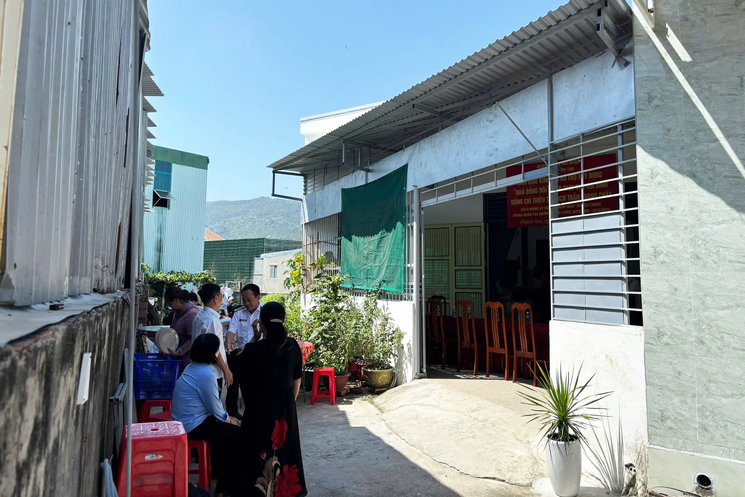 Trung đoàn tàu ngầm 196 Hải quân bàn giao “Nhà đồng đội” hỗ trợ kinh phí xây dựng 1 Trung đoàn tàu ngầm 196 Hải quân bàn giao “Nhà đồng đội” hỗ trợ kinh phí xây dựng
