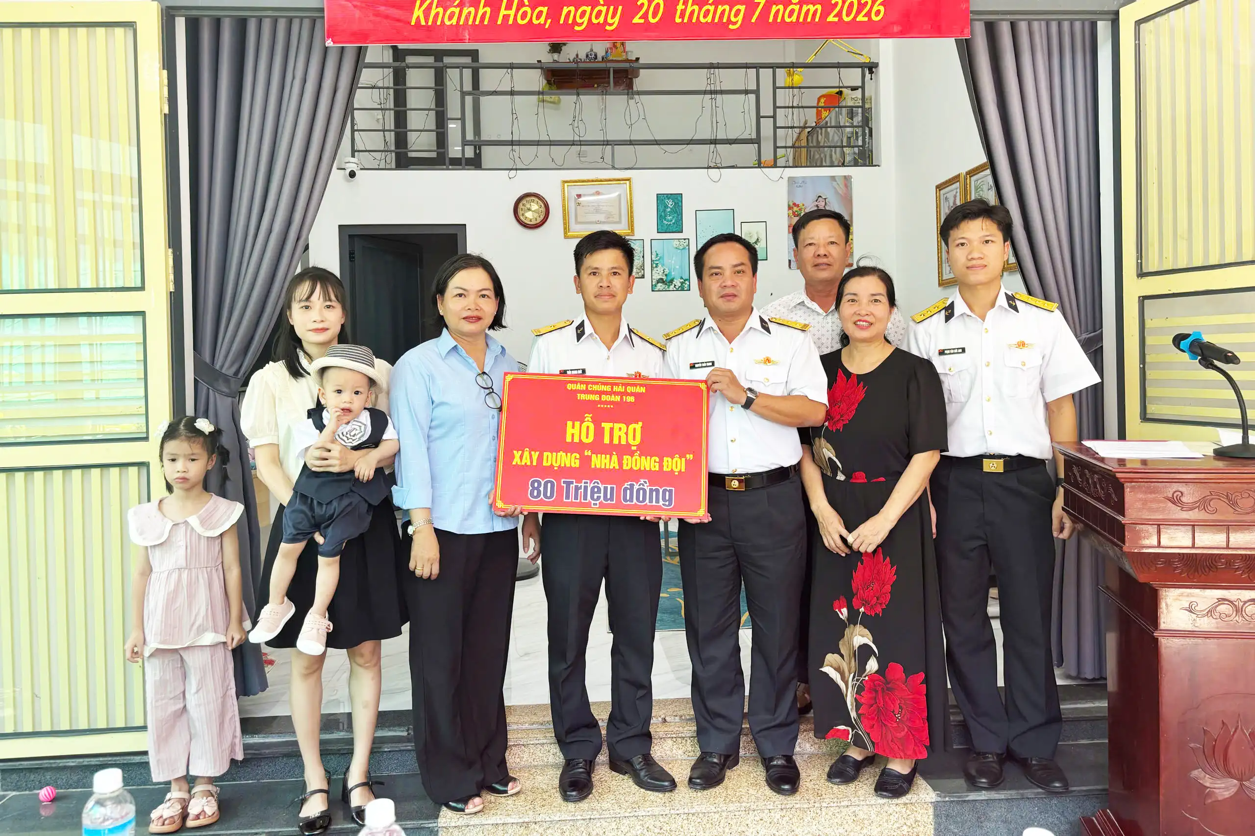 Trung đoàn tàu ngầm 196 Hải quân bàn giao “Nhà đồng đội” hỗ trợ kinh phí xây dựng