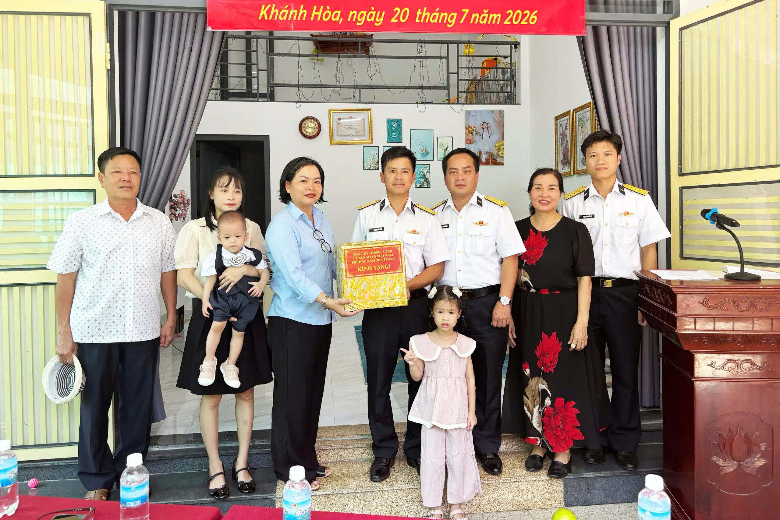 Trung đoàn tàu ngầm 196 Hải quân bàn giao “Nhà đồng đội” hỗ trợ kinh phí xây dựng 2 Trung đoàn tàu ngầm 196 Hải quân bàn giao “Nhà đồng đội” hỗ trợ kinh phí xây dựng
