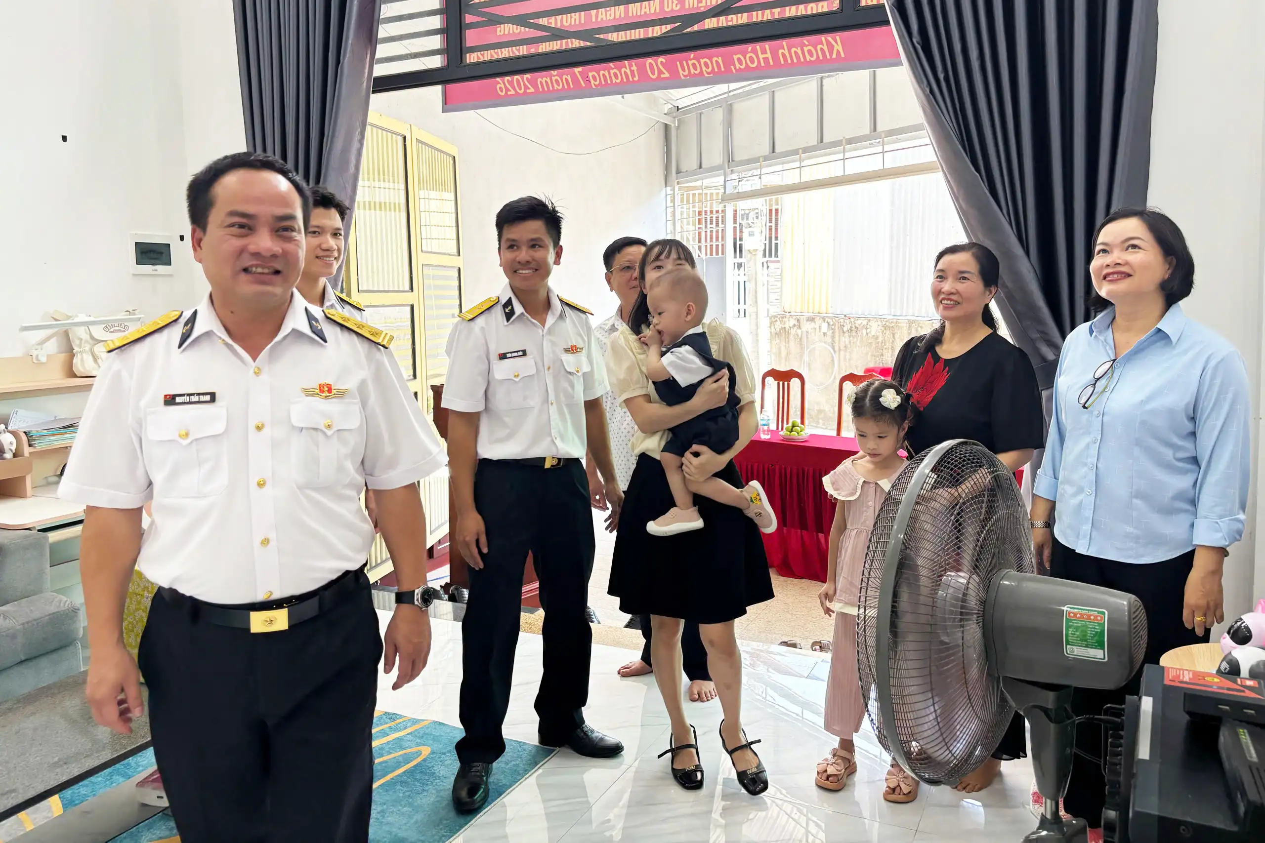 Trung đoàn tàu ngầm 196 Hải quân bàn giao “Nhà đồng đội” hỗ trợ kinh phí xây dựng 4 Trung đoàn tàu ngầm 196 Hải quân bàn giao “Nhà đồng đội” hỗ trợ kinh phí xây dựng