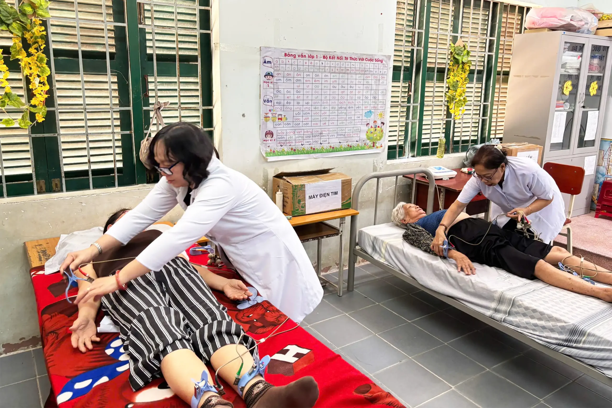Lữ đoàn 162 phối hợp khám bệnh, tri ân gia đình chính sách tại xã Cam Lâm