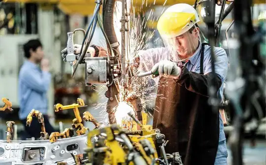 Ổn định kinh tế vĩ mô, thúc đẩy tăng trưởng kinh tế ít nhất 10%