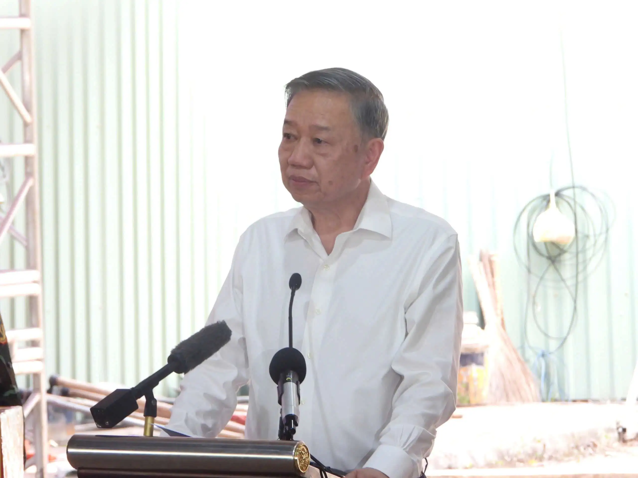 Tổng Bí thư, Chủ tịch nước Tô Lâm dâng hương tưởng niệm các Anh hùng liệt sĩ tại Công viên Lê Thị Riêng