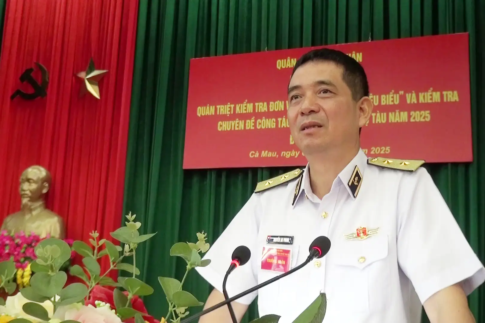 Phó Đô đốc Nguyễn An Phong kiểm tra đơn vị vững mạnh toàn diện tại Vùng 5 Hải quân