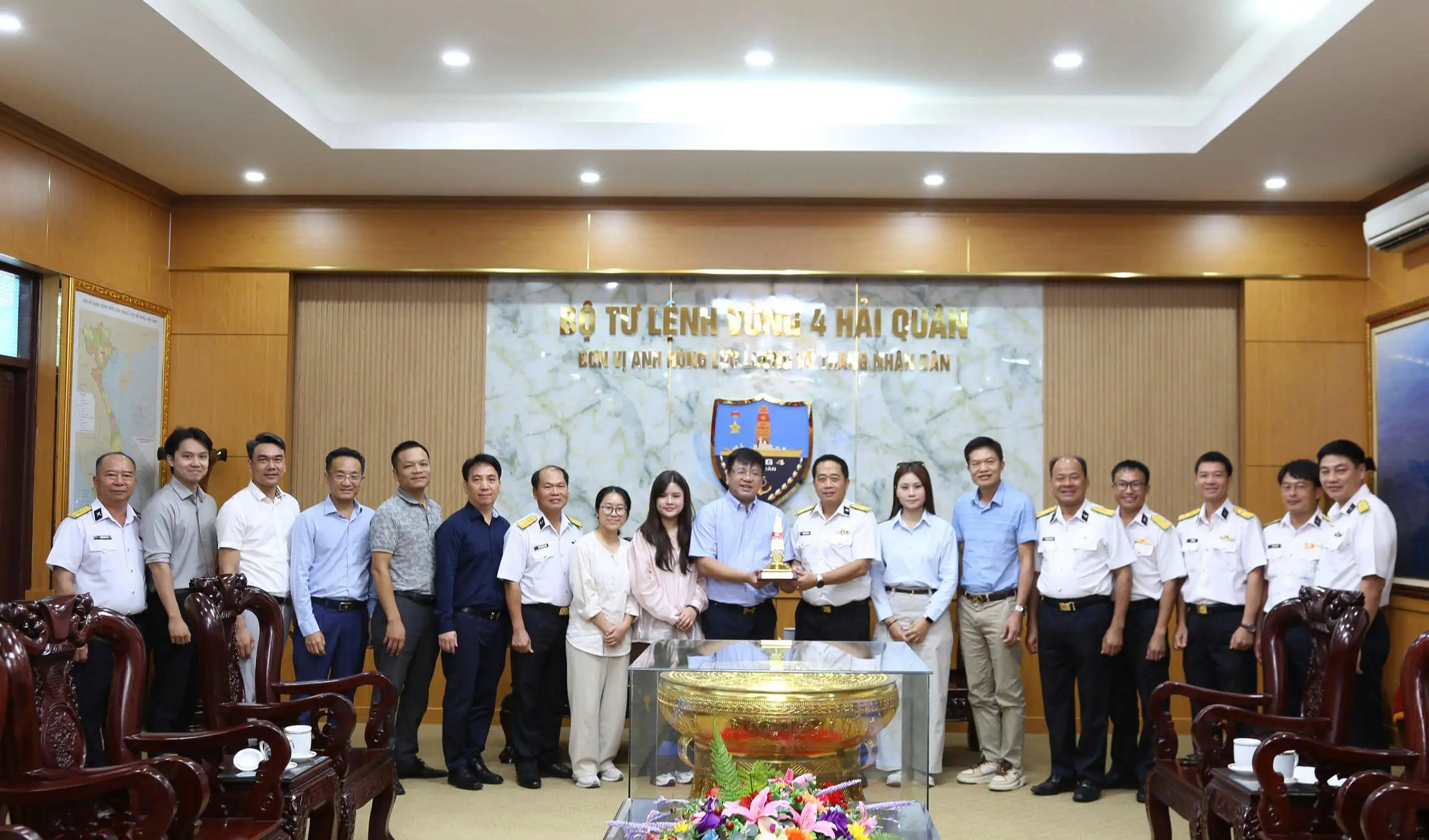 Vùng 4 Hải quân tiếp nhận cây giống hưởng ứng Chương trình “Xanh hóa Trường Sa” 2 Vùng 4 Hải quân tiếp nhận cây giống hưởng ứng Chương trình “Xanh hóa Trường Sa”