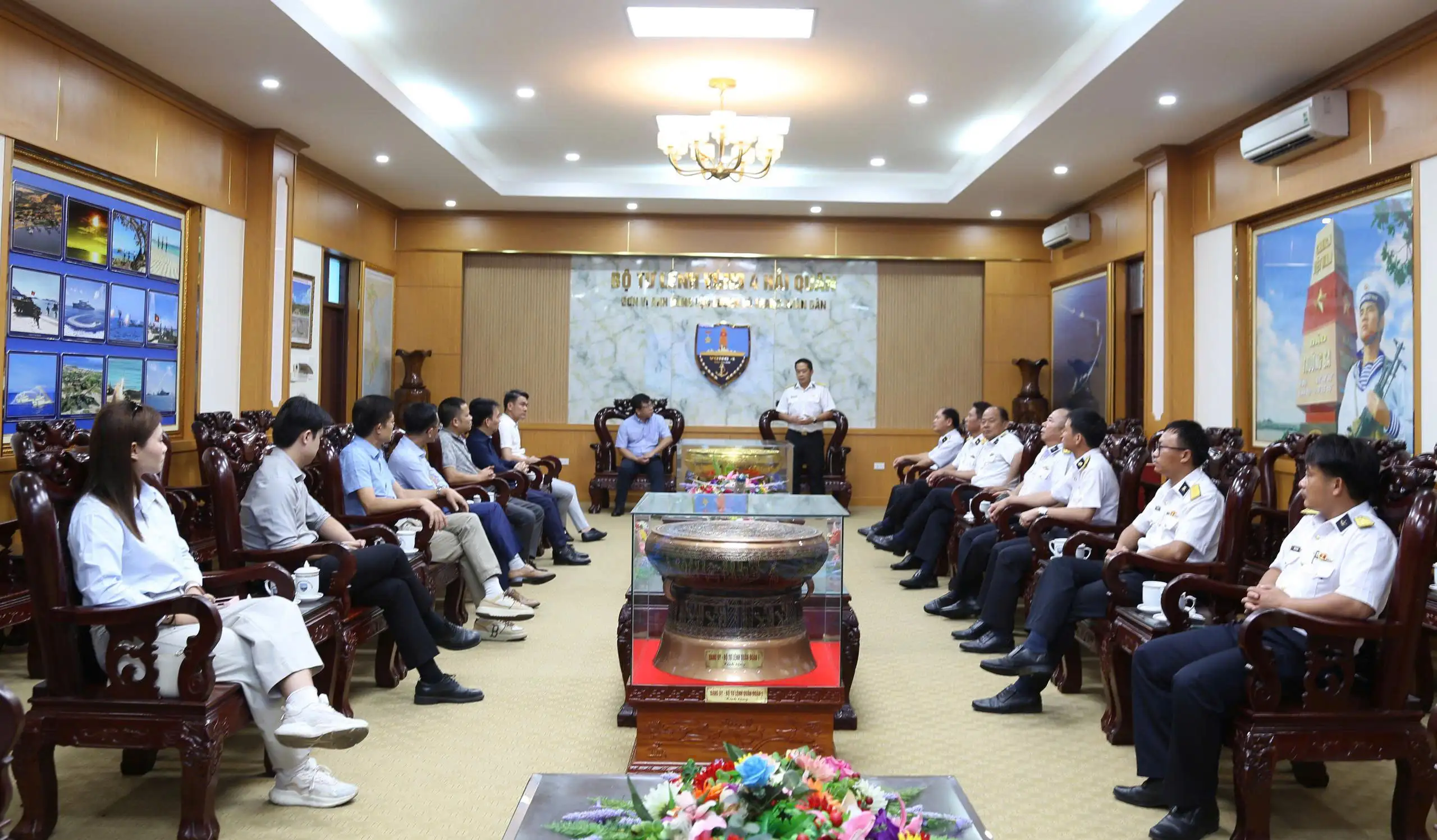 Vùng 4 Hải quân tiếp nhận cây giống hưởng ứng Chương trình “Xanh hóa Trường Sa” 3 Vùng 4 Hải quân tiếp nhận cây giống hưởng ứng Chương trình “Xanh hóa Trường Sa”