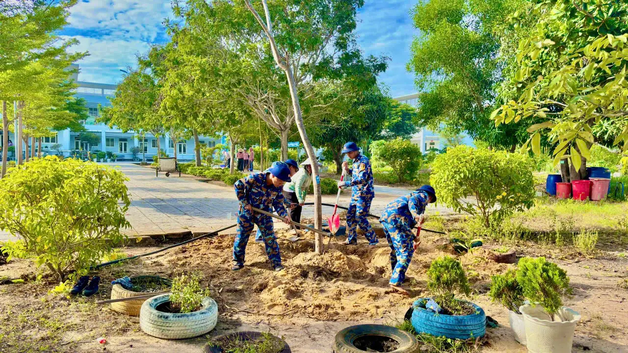 Đoàn cơ sở Tiểu đoàn 458 thực hiện “Ngày Chủ nhật xanh”