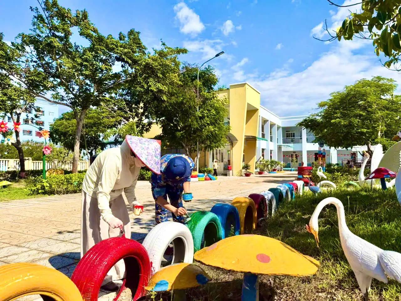 Tiểu đoàn 458 hỗ trợ Trường Mầm non Căn cứ Cam Ranh chuẩn bị năm học mới