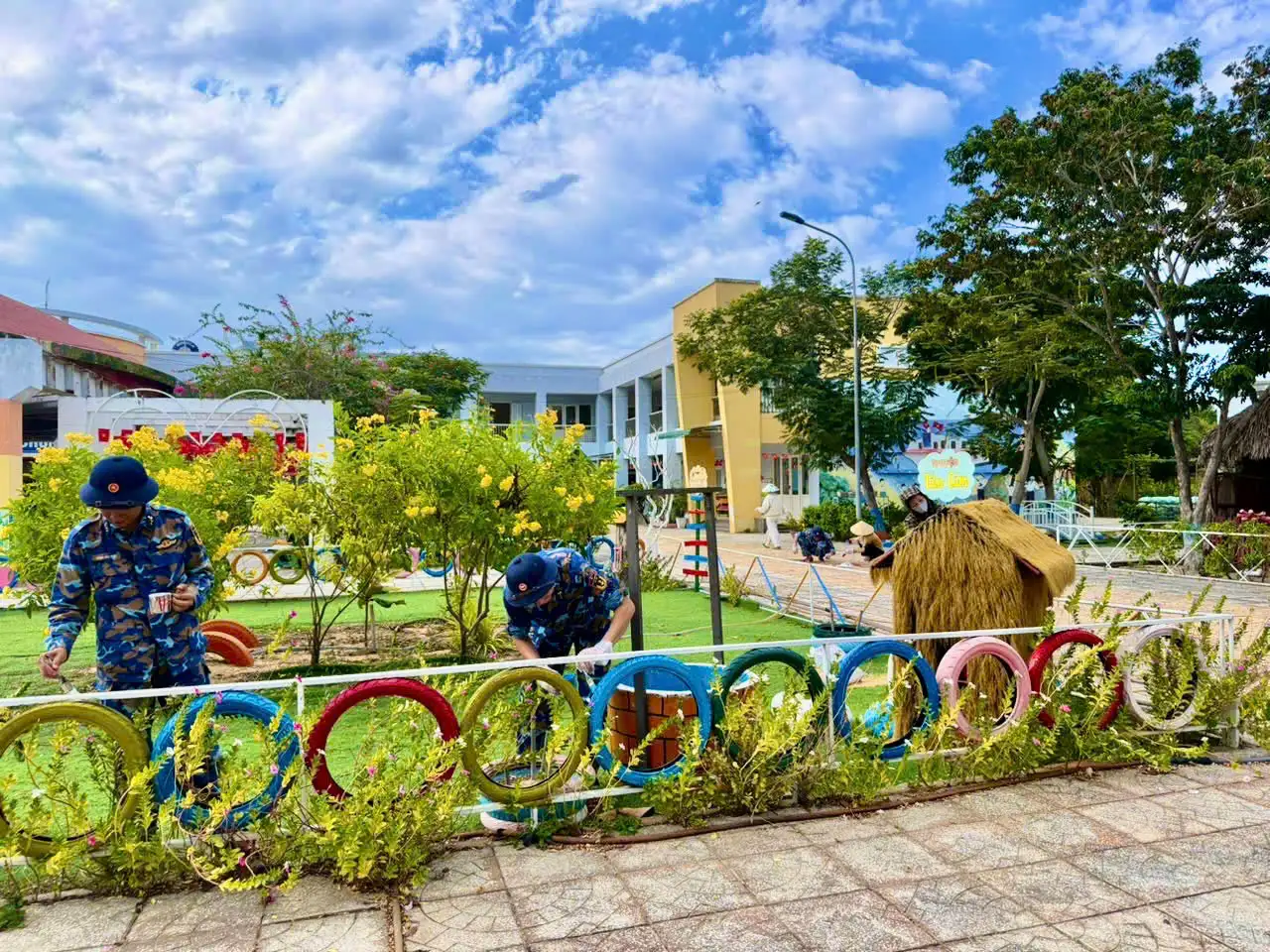 Tiểu đoàn 458 hỗ trợ Trường Mầm non Căn cứ Cam Ranh chuẩn bị năm học mới