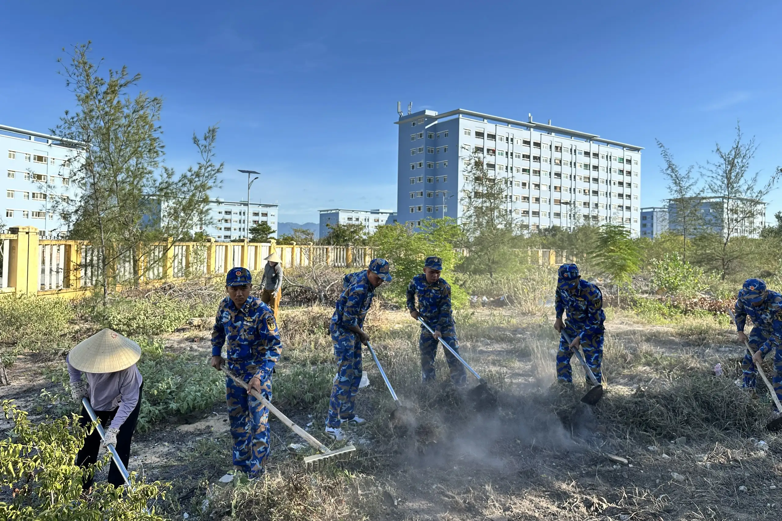 Tuổi trẻ Lữ đoàn 162 thực hiện “Ngày thứ 7 tình nguyện” 3 Tuổi trẻ Lữ đoàn 162 thực hiện “Ngày thứ 7 tình nguyện”