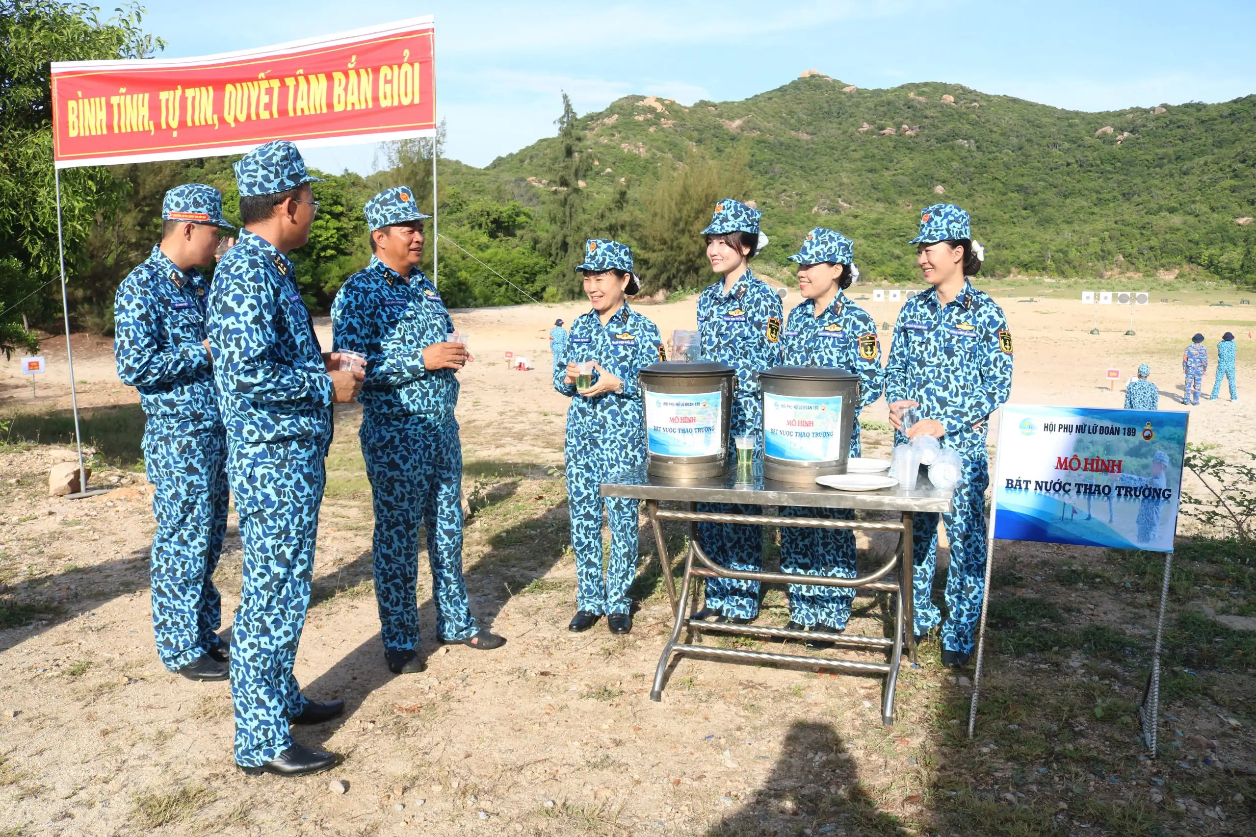 Những “bông hoa” đồng hành với bộ đội tàu ngầm