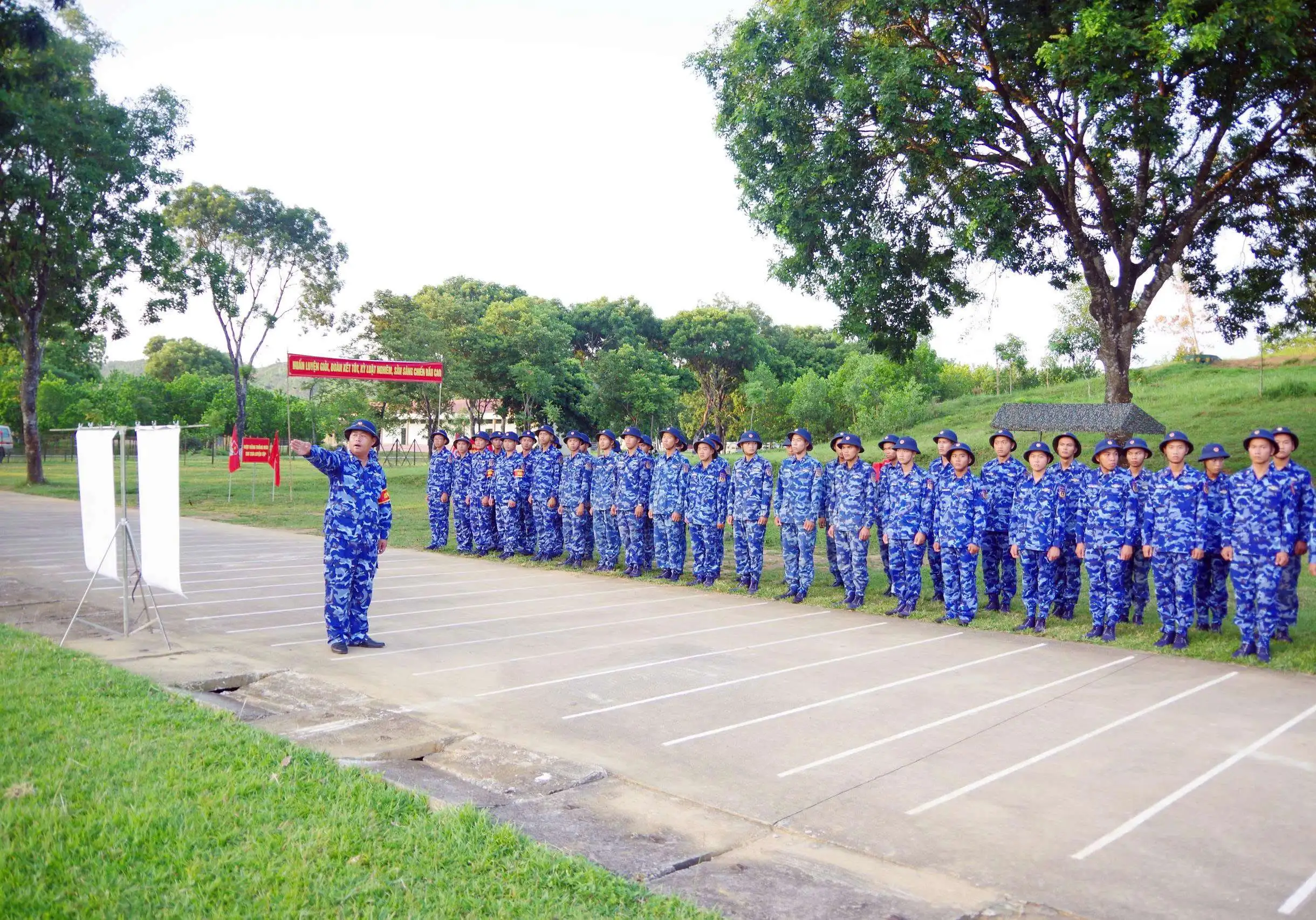 Bộ Tư lệnh Vùng Cảnh sát biển 1 kiểm tra bắn đạn thật B41 đối với học viên đào tạo Tiểu đội trưởng bộ binh