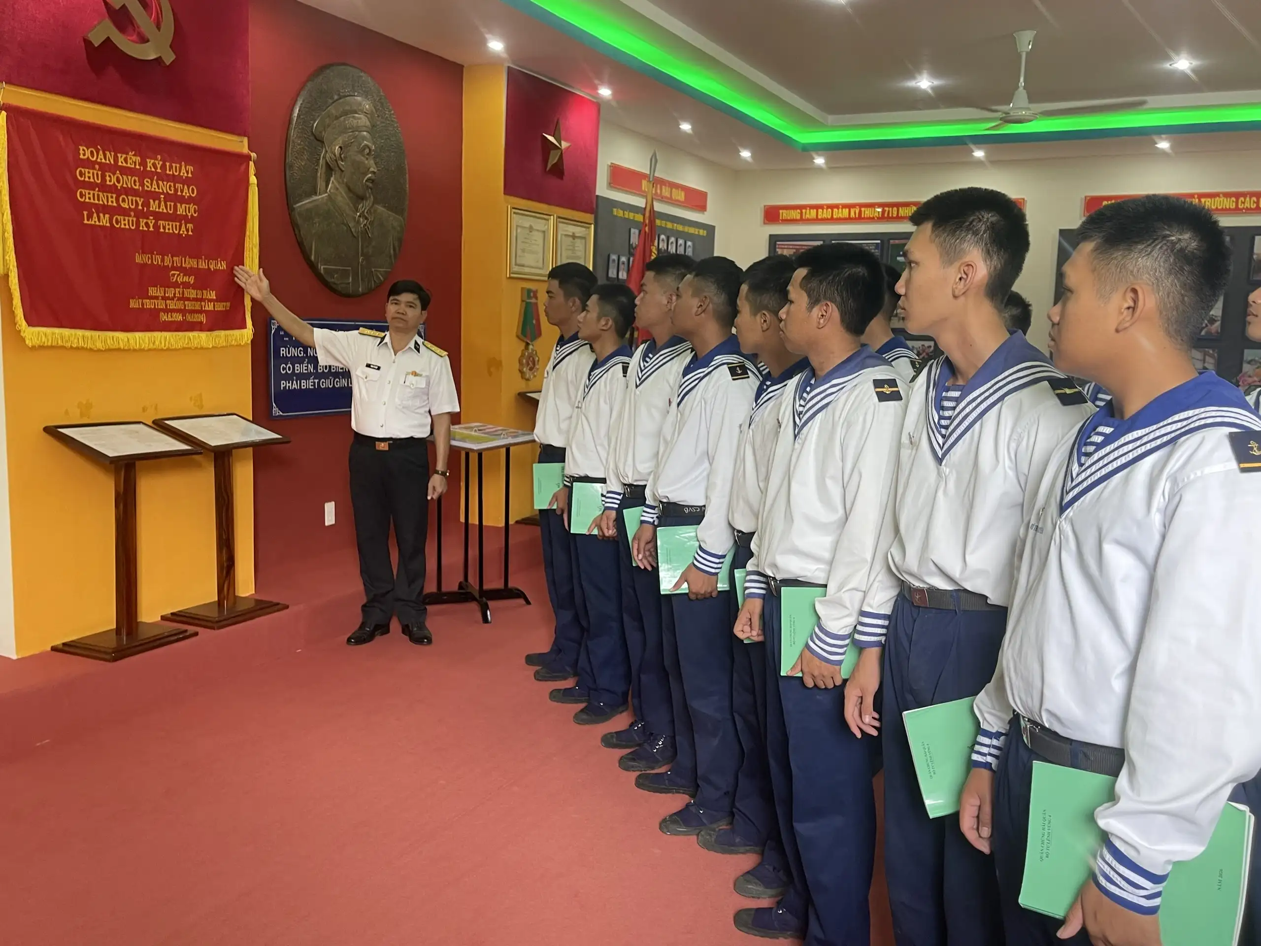 Trung tâm Bảo đảm Kỹ thuật 719 tổ chức nhiều hoạt động chào mừng Quốc khánh 2-9