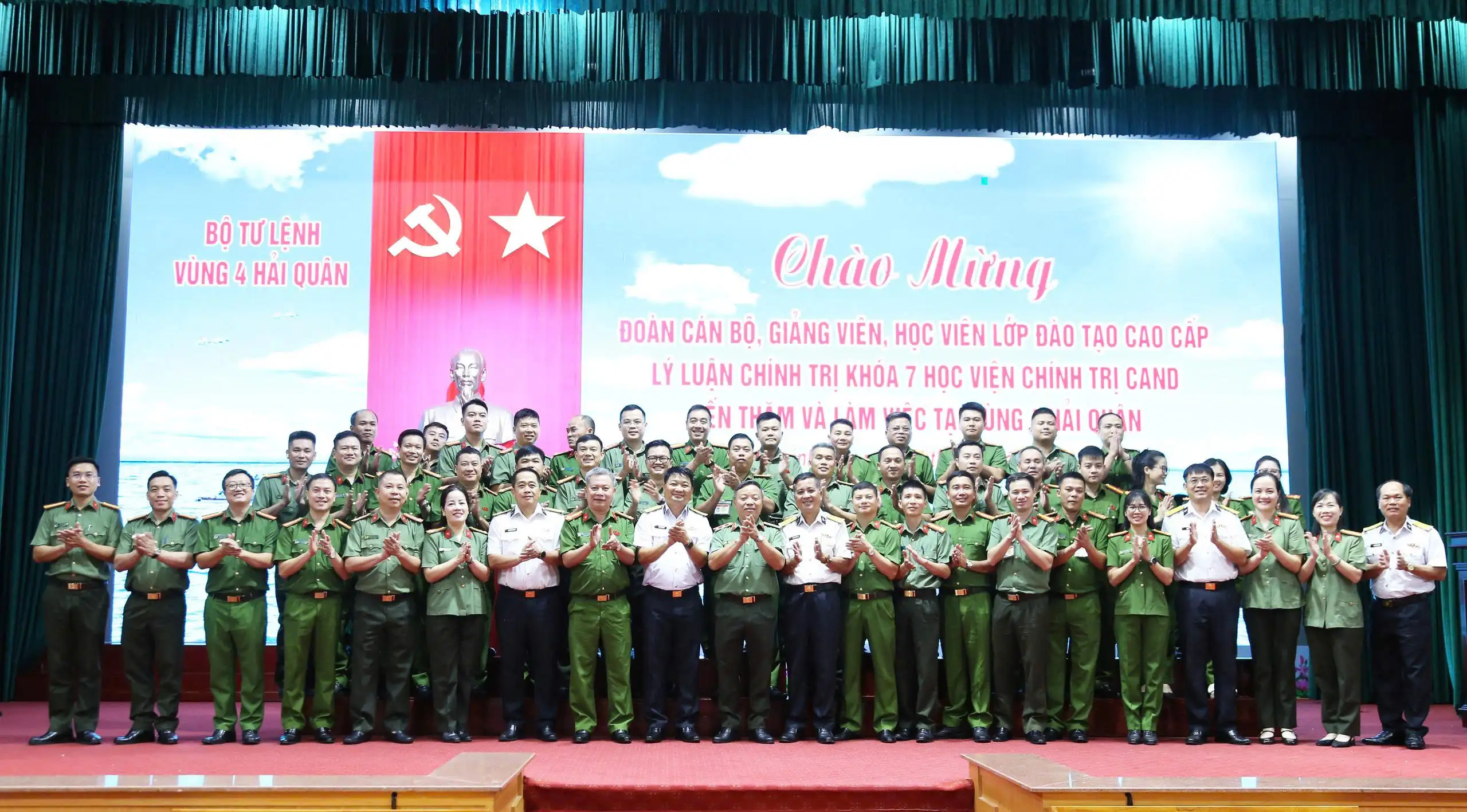 Đoàn cán bộ, giảng viên, học viên Học viện Chính trị Công an nhân dân nghiên cứu thực tế tại Vùng 4 Hải quân