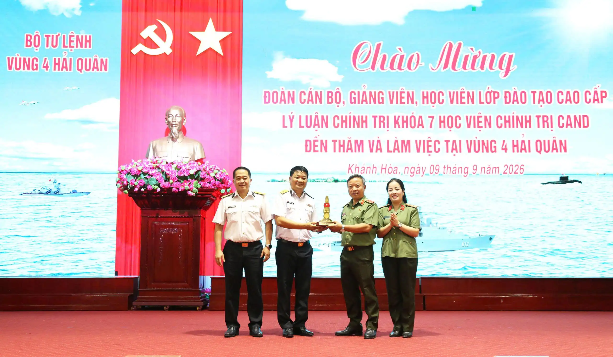 Đoàn cán bộ, giảng viên, học viên Học viện Chính trị Công an nhân dân nghiên cứu thực tế tại Vùng 4 Hải quân