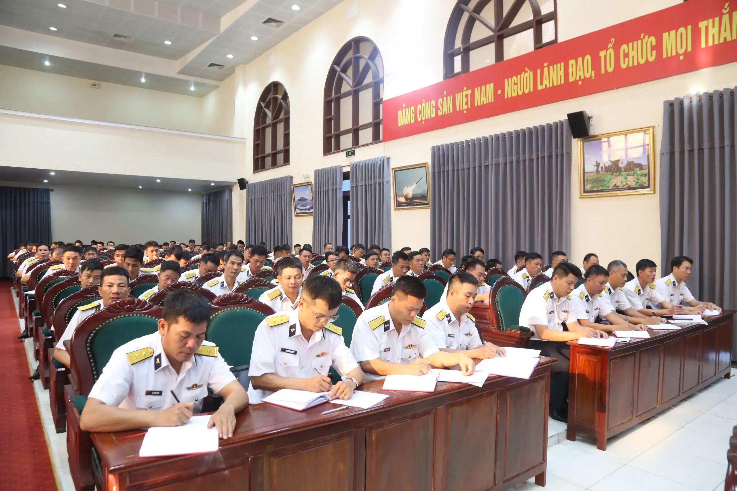 Vùng 4 Hải quân học tập, quán triệt, triển khai thực hiện các nghị quyết, chỉ thị của Bộ Chính trị