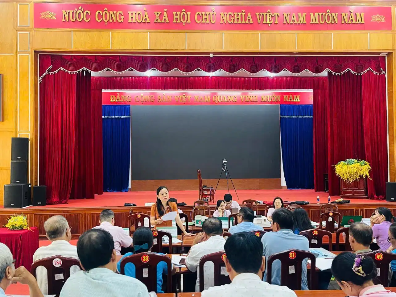 Phòng giao dịch NHCSXH Chơn Thành tổ chức phiên giao dịch định kỳ tại điểm giao dịch Chơn Thành (phường Chơn Thành – thành phố Đồng Nai)