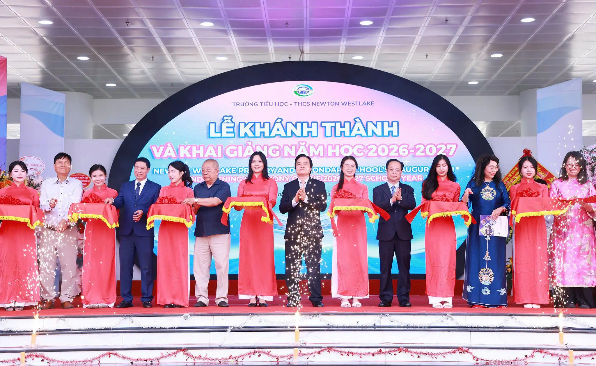 Trường Tiểu học – THCS Newton Westlake tổ chức lễ khánh thành, khai giảng năm học đầu tiên