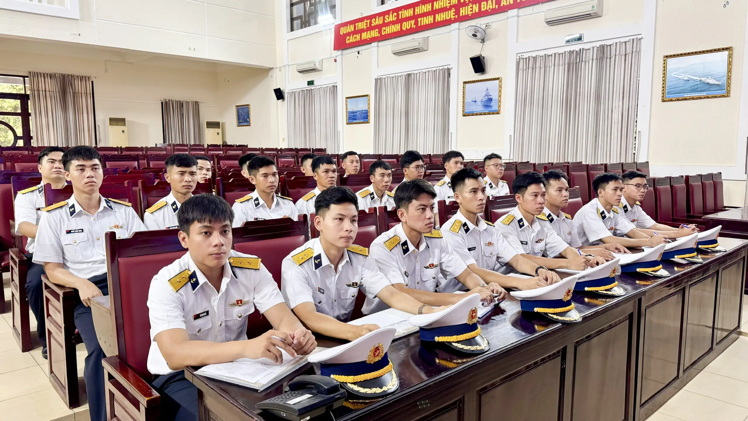 Lữ đoàn 162 gặp mặt, giao nhiệm vụ cho quân nhân mới về đơn vị