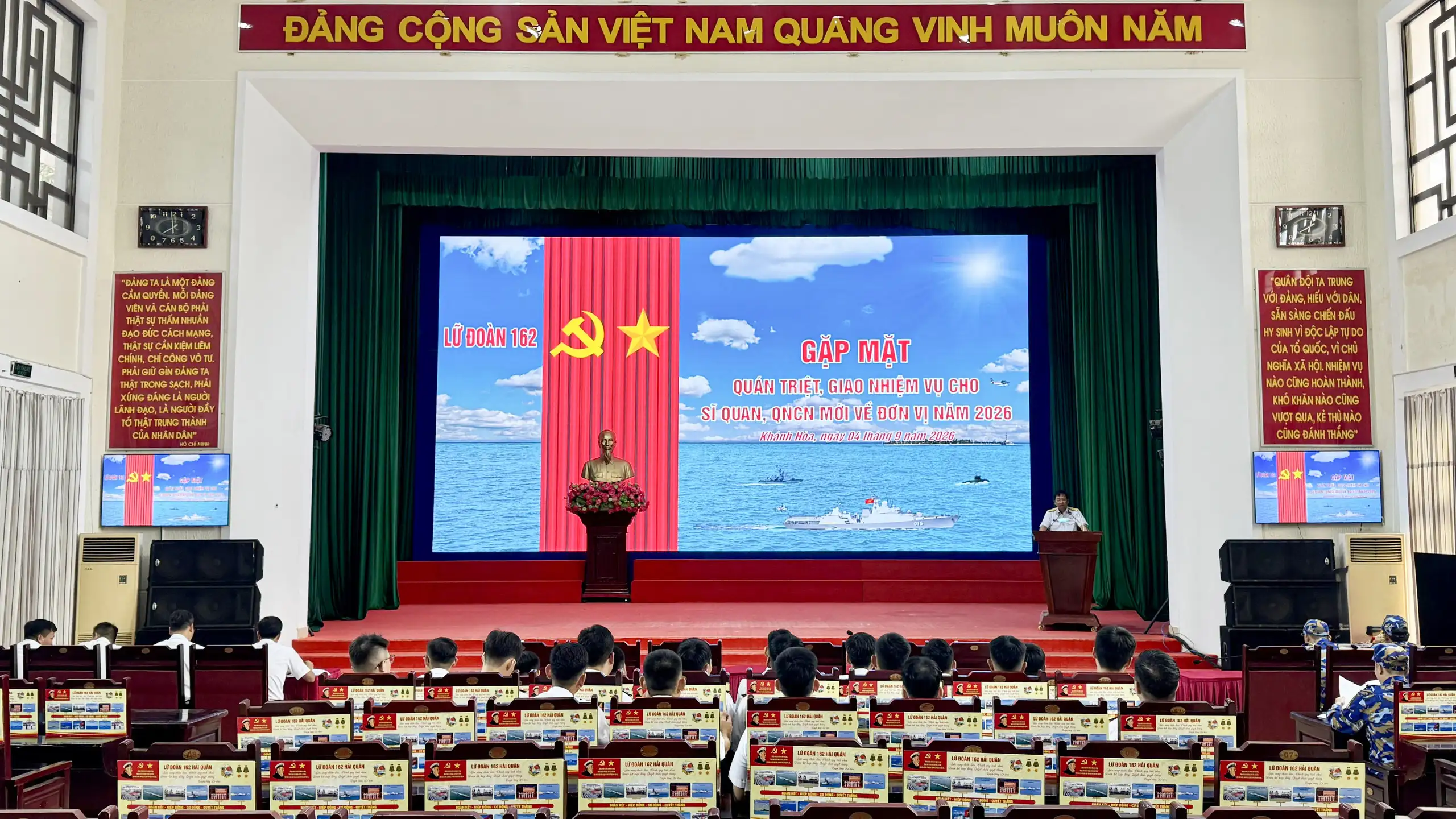 Lữ đoàn 162 gặp mặt, giao nhiệm vụ cho quân nhân mới về đơn vị