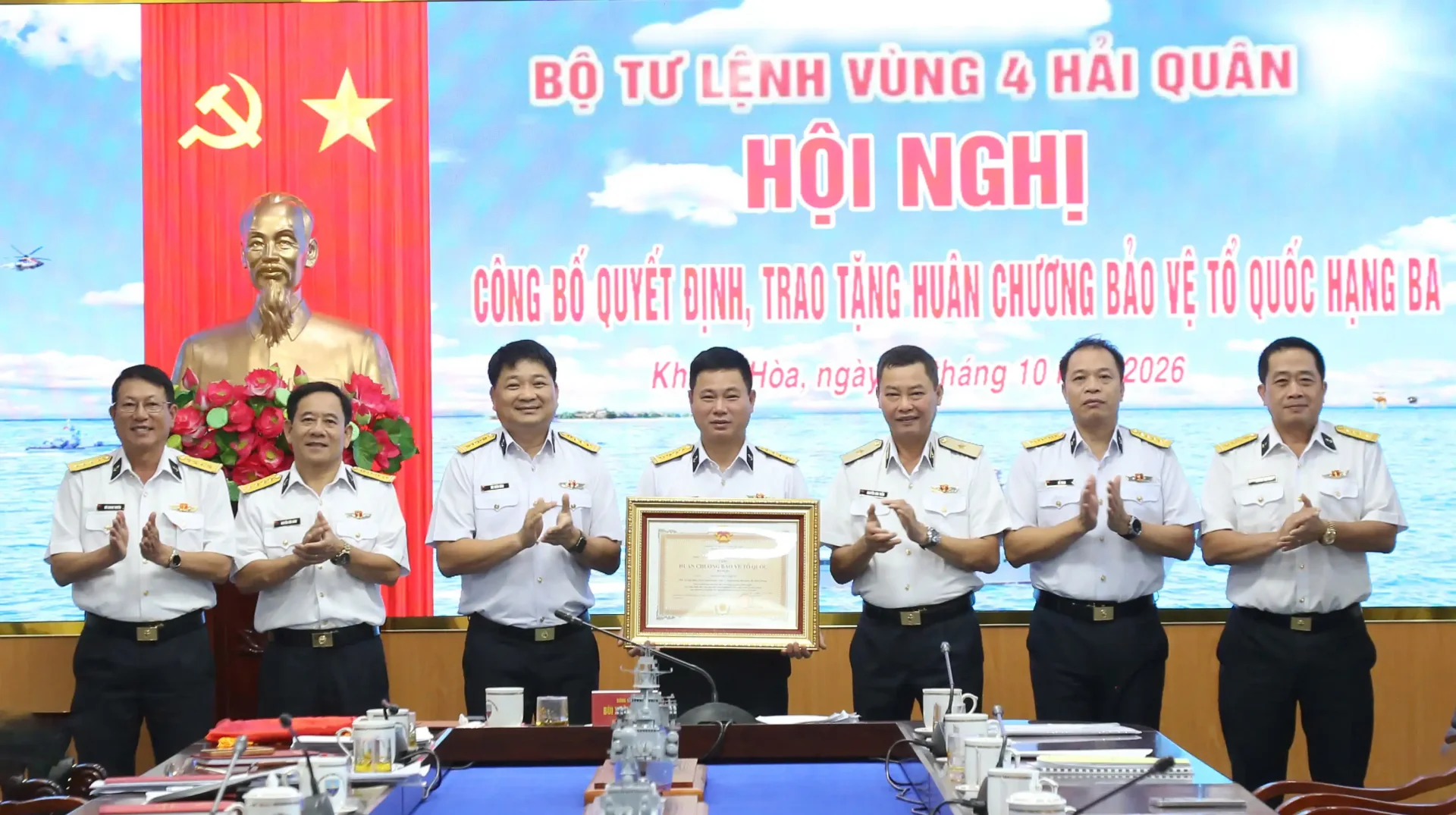 Vùng 4 Hải quân trao tặng Huân chương Bảo vệ Tổ quốc hạng Ba cho Đại tá Nguyễn Xuân Quân 2 Vùng 4 Hải quân trao tặng Huân chương Bảo vệ Tổ quốc hạng Ba cho Đại tá Nguyễn Xuân Quân