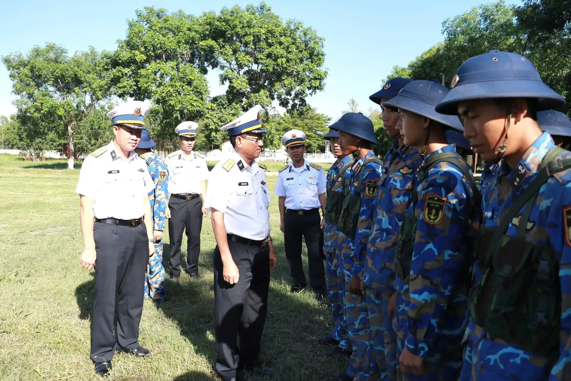 Vùng 4 Hải quân kiểm tra công tác huấn luyện hạ sĩ quan chỉ huy khóa 49 tại Lữ đoàn 101