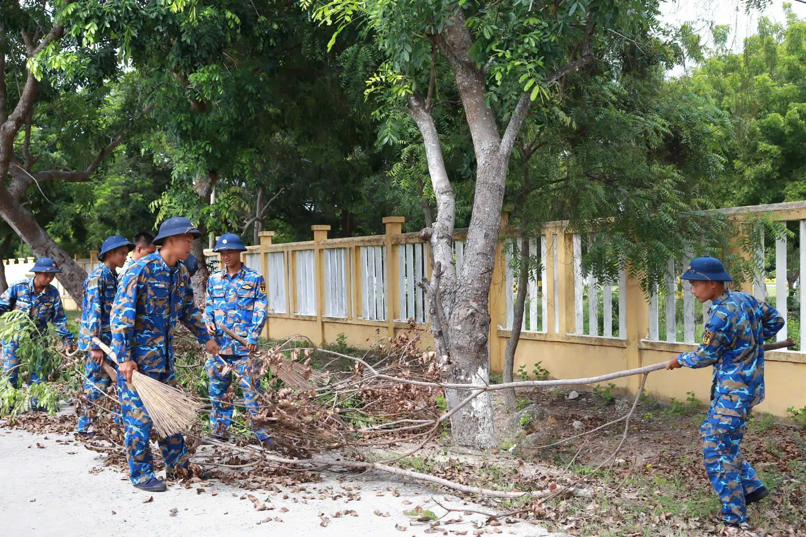 Lữ đoàn 101: Phát huy tinh thần xung kích trong “Ngày thứ Bảy tình nguyện” 3 Lữ đoàn 101: Phát huy tinh thần xung kích trong “Ngày thứ Bảy tình nguyện”